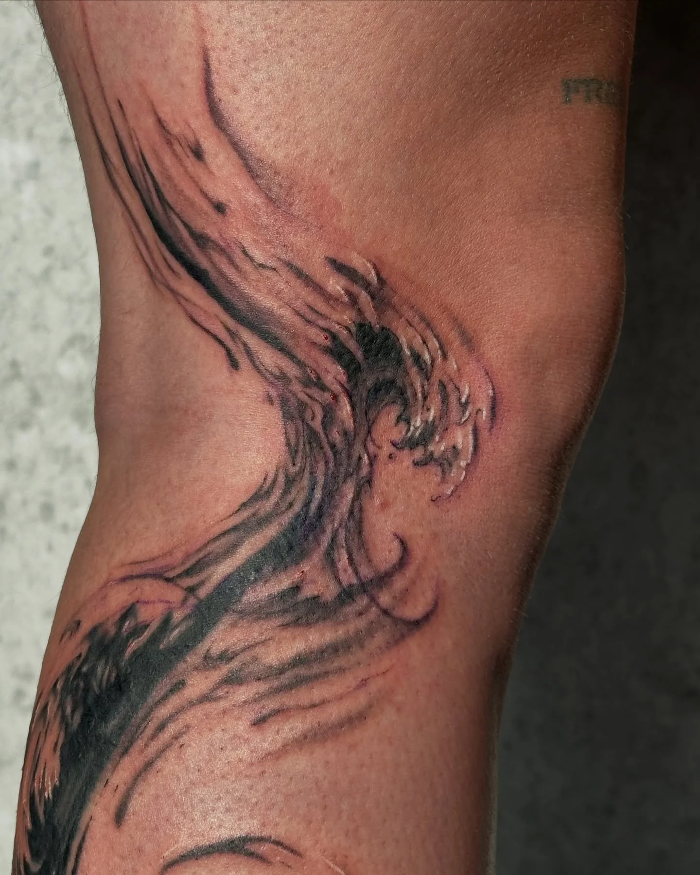 Before / After 🔏 Freehand river flow 🌊 Merci Kim 🌿

#montrealtattoo #montrealtattooartist #tattoomontreal #bctattoo #bctattooartist #wavetattoo