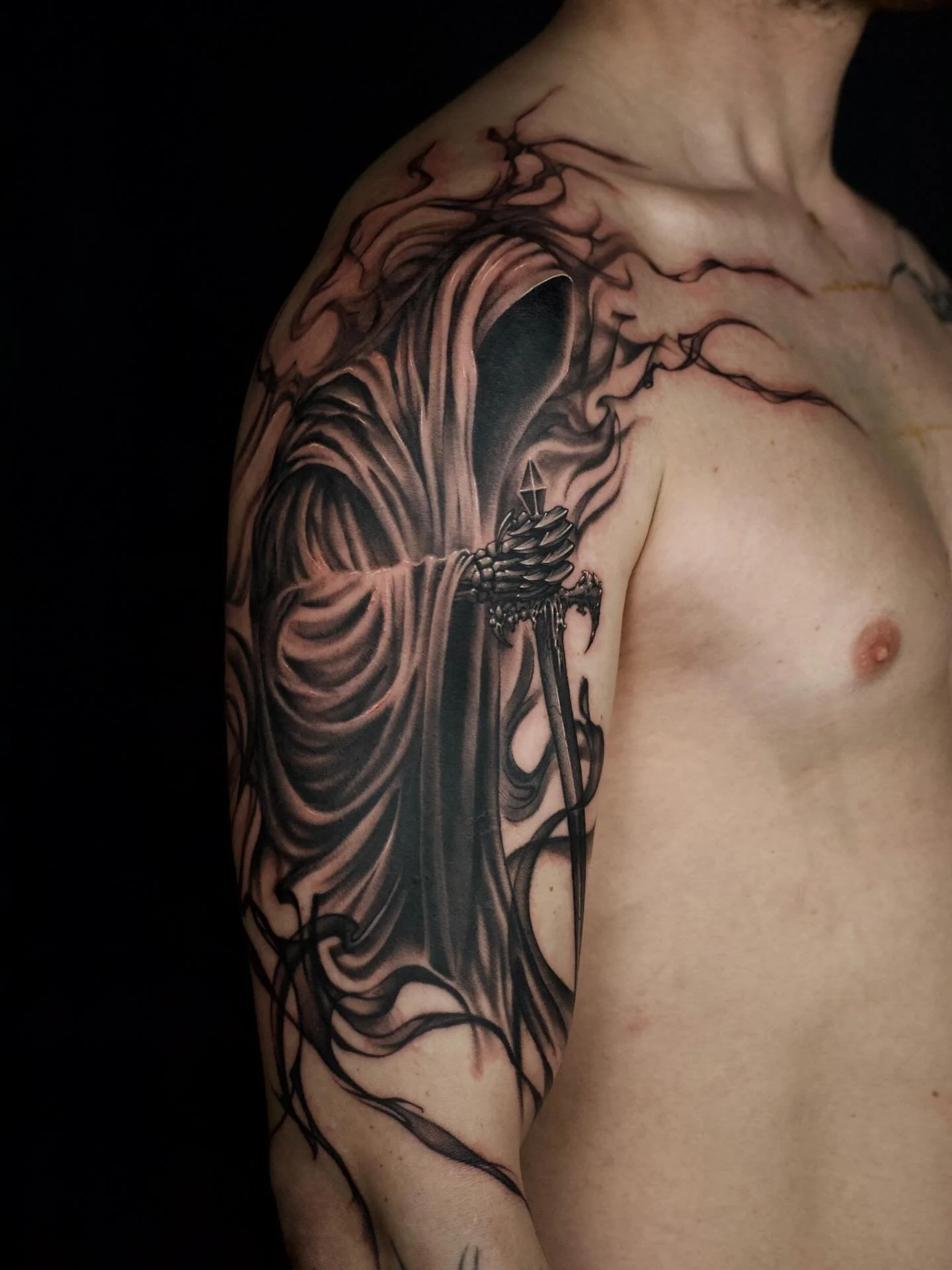 Double tap for daddy dark lord 🪄🪄🖤

Had so much fun doing this one.. Merci @remondo_poyo for this amazing project 🙏🏼🗝️

#montrealtattoo #victoriatattoo #bctattoos #bctattoo #darktattooart