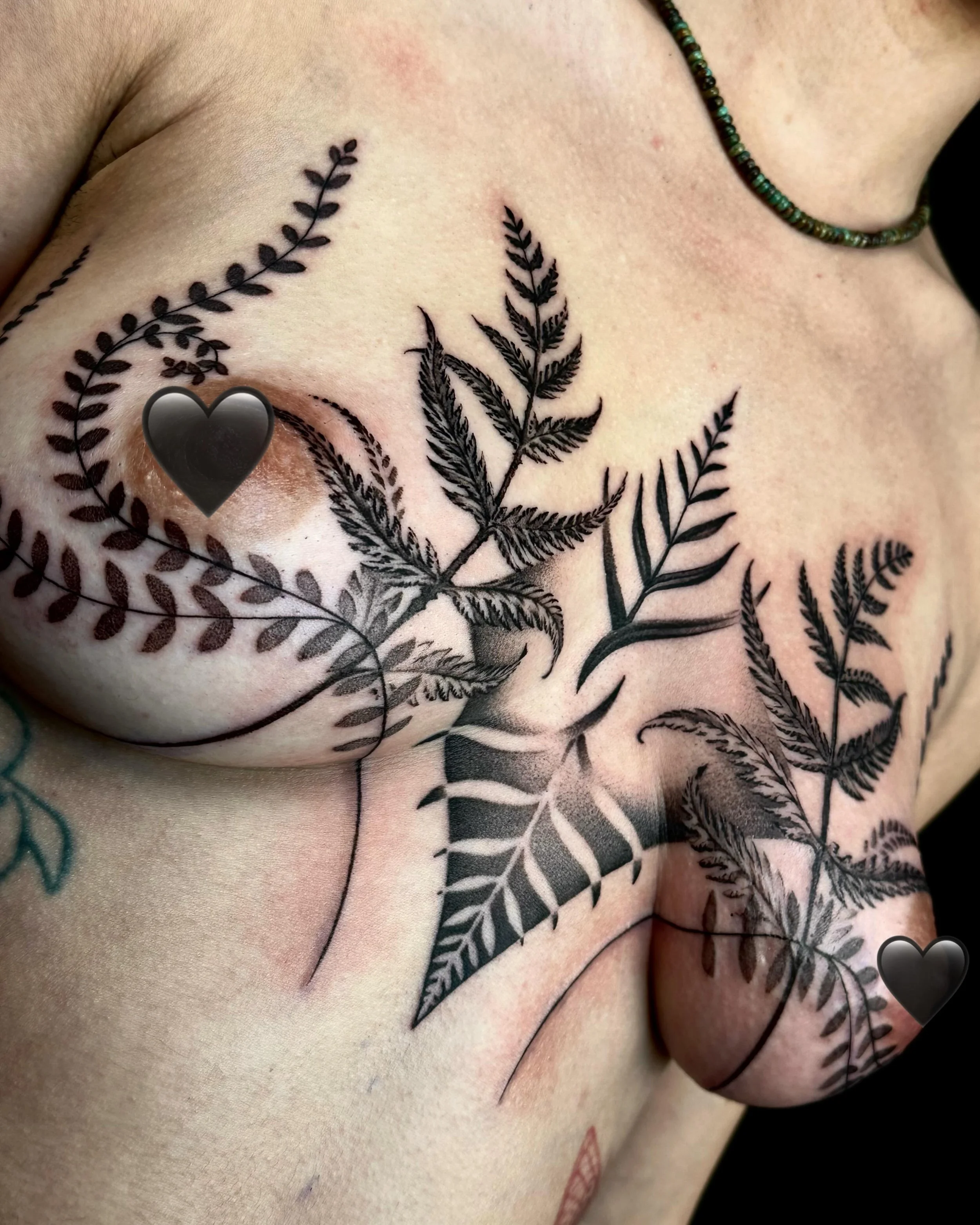 Peak Divine Feminine Energy 🦋🌿💕🔮 Merci pour la confiance @faye_tattoo 🪄🔗

@grey_mrkt 

#ferntattoo #sternumtattoo #naturetattoo #femininetattoo #flowytattoo