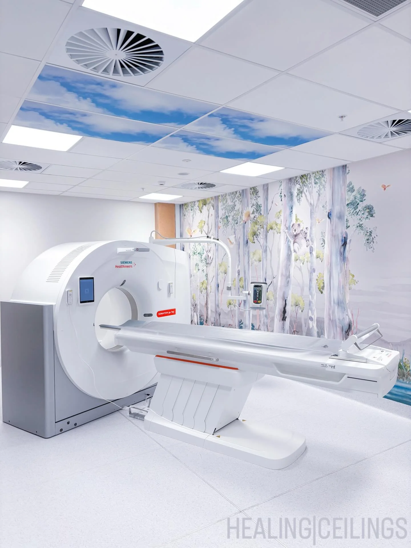 A fresh new @healingceilings install by @siemens.healthineers is up in the CT imaging room at SmartCare Urgent Care Springfield.

The Day Sky fine art ceiling tiles (photography by @ourlittlehomesteadonthehill ) pair perfectly with the Australian out