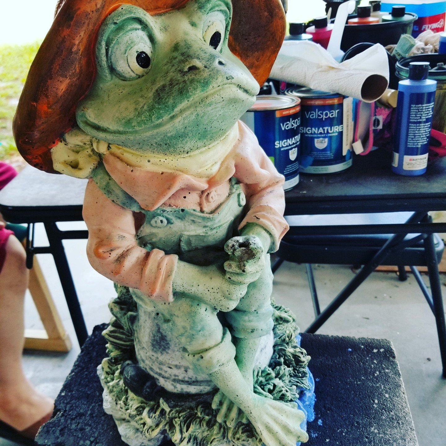 #Frog #facelift part 1
#concrete #creatures