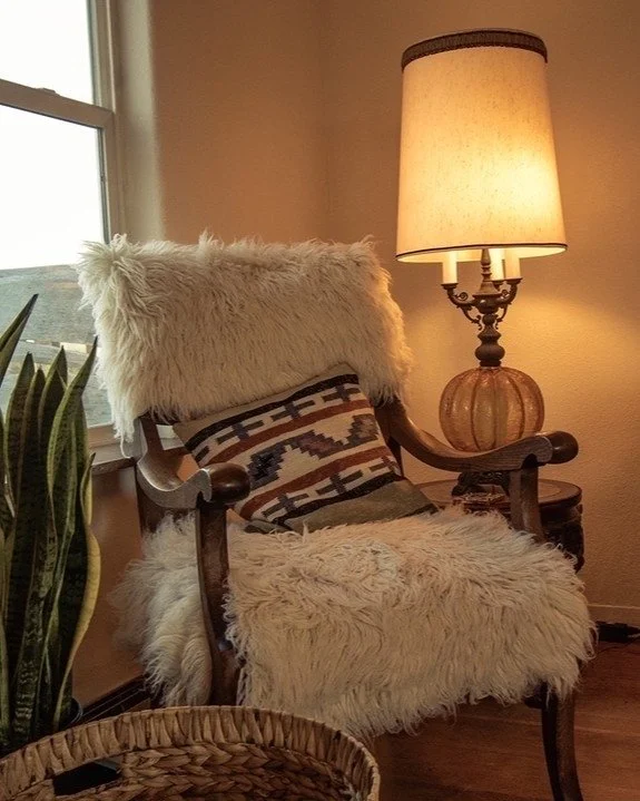 Your new favorite seat in our bar lounge, The El Coyote&mdash;comfy, cozy, and dangerously close to the cocktails.

#MountainBar
#ElCoyoteBar #ParadiseValleyMT #MountainBar #GoodVibesOnly #RusticRetreat #ColdDrinksWarmHearts #MontanaMoments
#HiddenGe