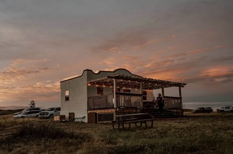 Sound to Summit 🎶
Singer-Songwriters Retreat 
👉June 12-15
Step into the mountains.⛰️
Join @fionncamp and @brandonbingmusic for an intimate 3-day singer-songwriter retreat in Paradise Valley, Montana @peaceofparadisemt designed for artists who crave