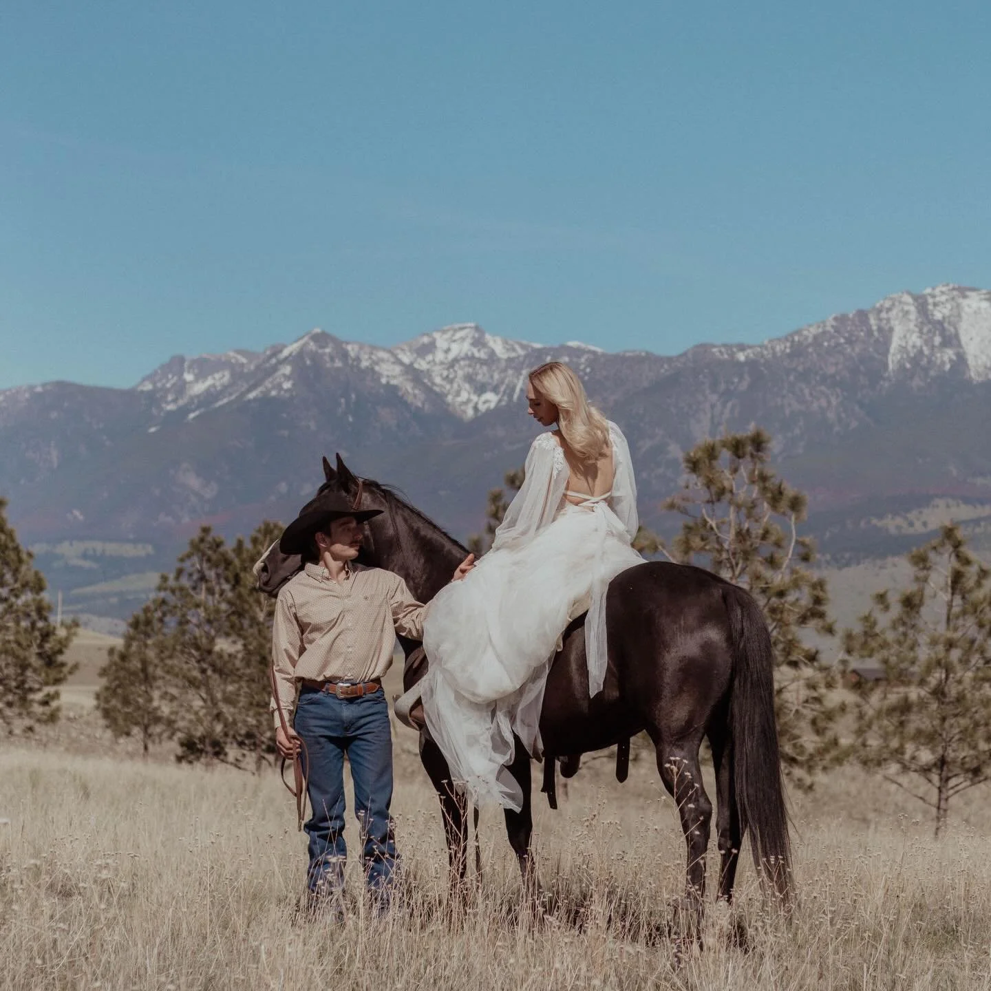 Cowboy, take me away. 
Where the horizon is wide, the air is wild, and my heart feels free. ⛰️💕

📸  @kylie.jones.photo
Venue- @peaceofparadisemt
Bridal dress- @plumebridal

#bringinthehorses #wildandfree #westernweddings
#montanastyle