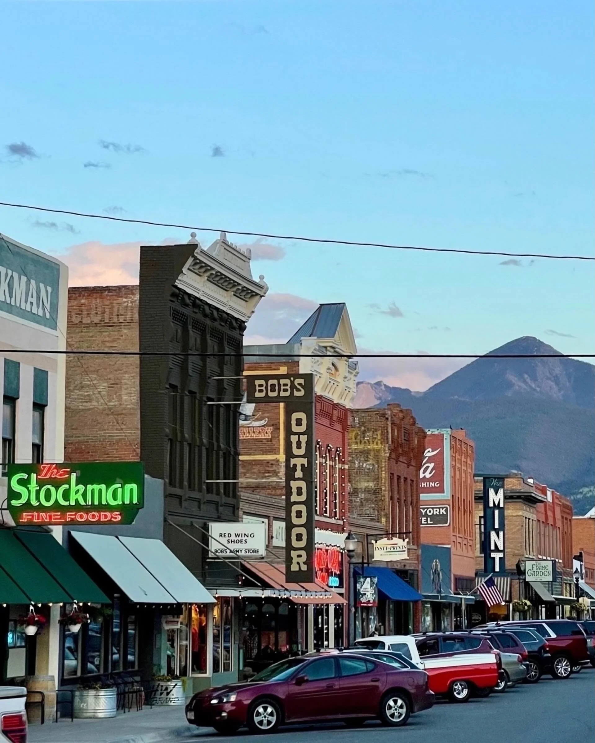 We are just 20 minutes from Livingston, Montana. 
Easy access to @explore_livingston_mt thriving art scene, one of kind shopping experiences and truly unforgettable food!
⠀⠀⠀⠀⠀⠀⠀⠀⠀
#smalltowncharm #livingstonmontana #bestsmalltowns