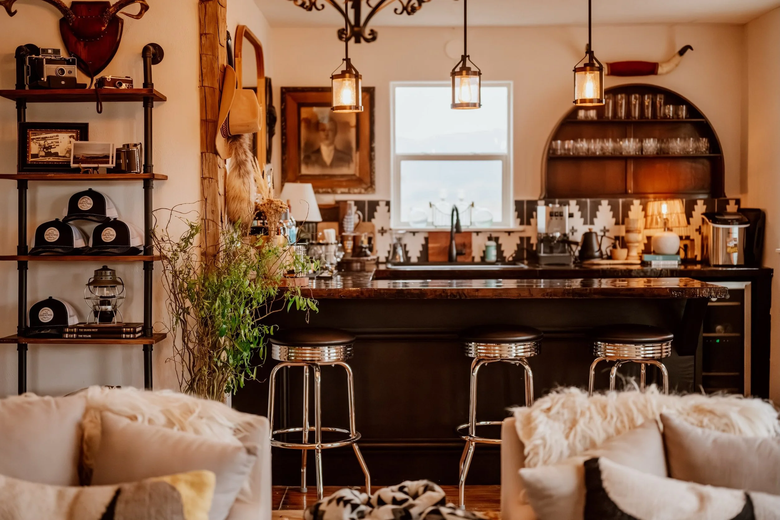 Welcome to El Coyote Bar Lounge.
Our little slice of the Southwest tucked into Paradise Valley. A place to gather, sip, stay awhile, and soak in the #paradisevalleymontana views.

📸 @chloenostrant 

#hiddengemmontana #privatebar ##speakeasybar