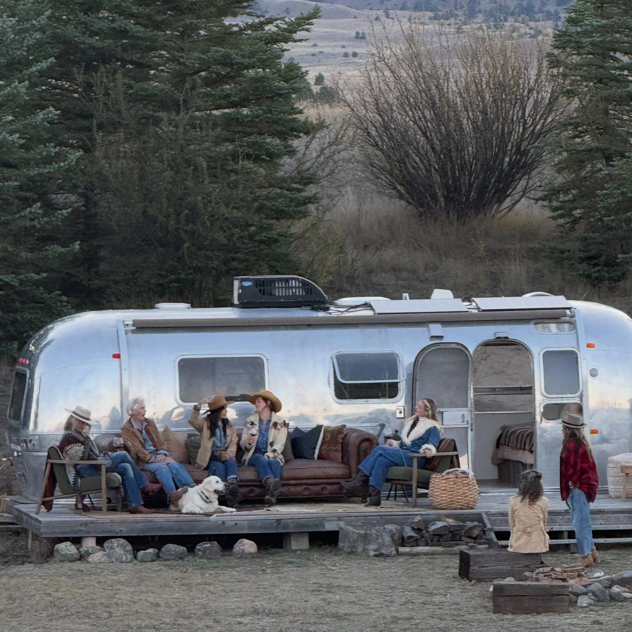 Just a bunch of girls, a little fresh mountain air, conversations flowing and an airstream that turns into the coziest living room. 💫⛰️
Thanks to rentals @roamrentalco 
Location @peaceofparadisemt

#montanagirlstrip #paradisevalleymontana #placestog
