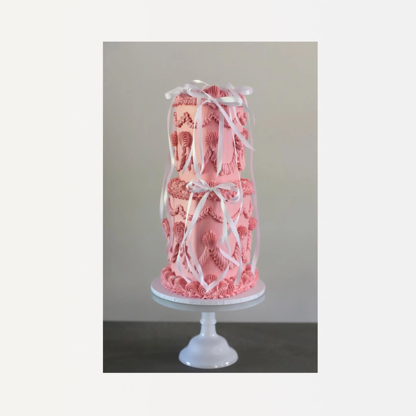 two tiered heart shape, vintage piping, cascading bows 💝🎀

events, birthdays &amp; more &mdash; flourand.com.au
-
-
-
-
-
-
-
#cakeinspo #perthwedding #cakephotos #perthweddingideas #weddingseason2024 #perthdesserts #cakesdaily #floralcake #cake #p