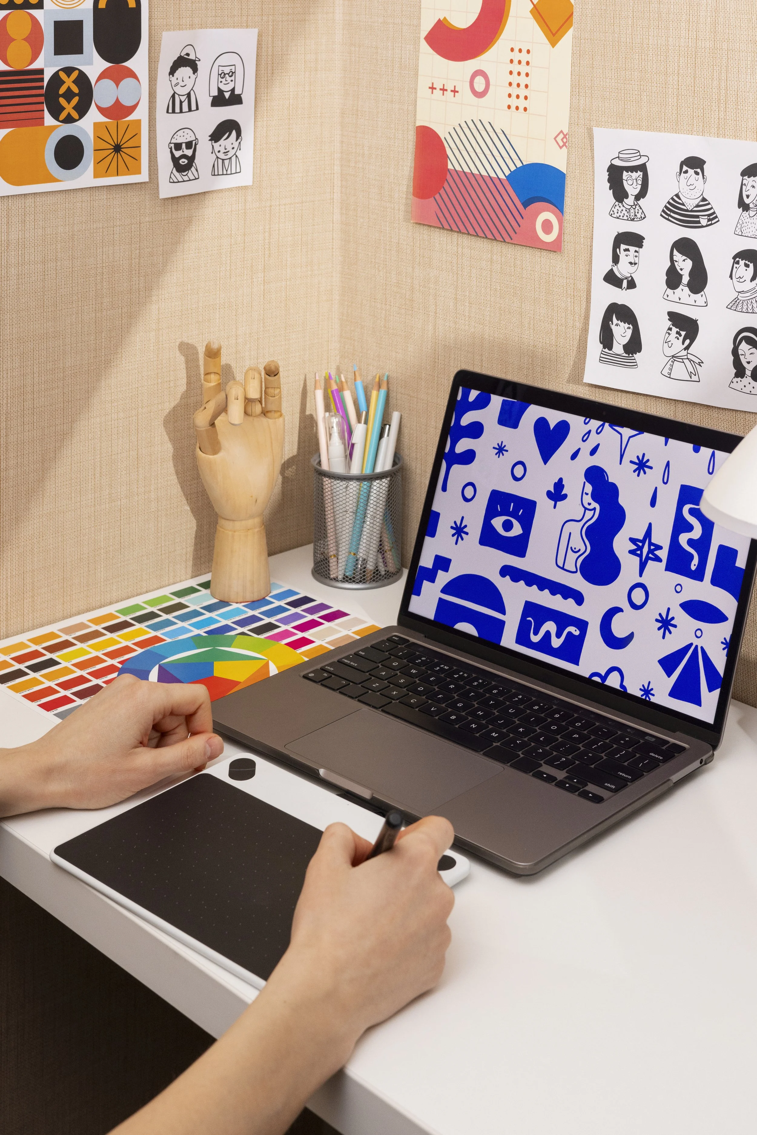 ilustracija na laptopu kao dio priprema za prijemni