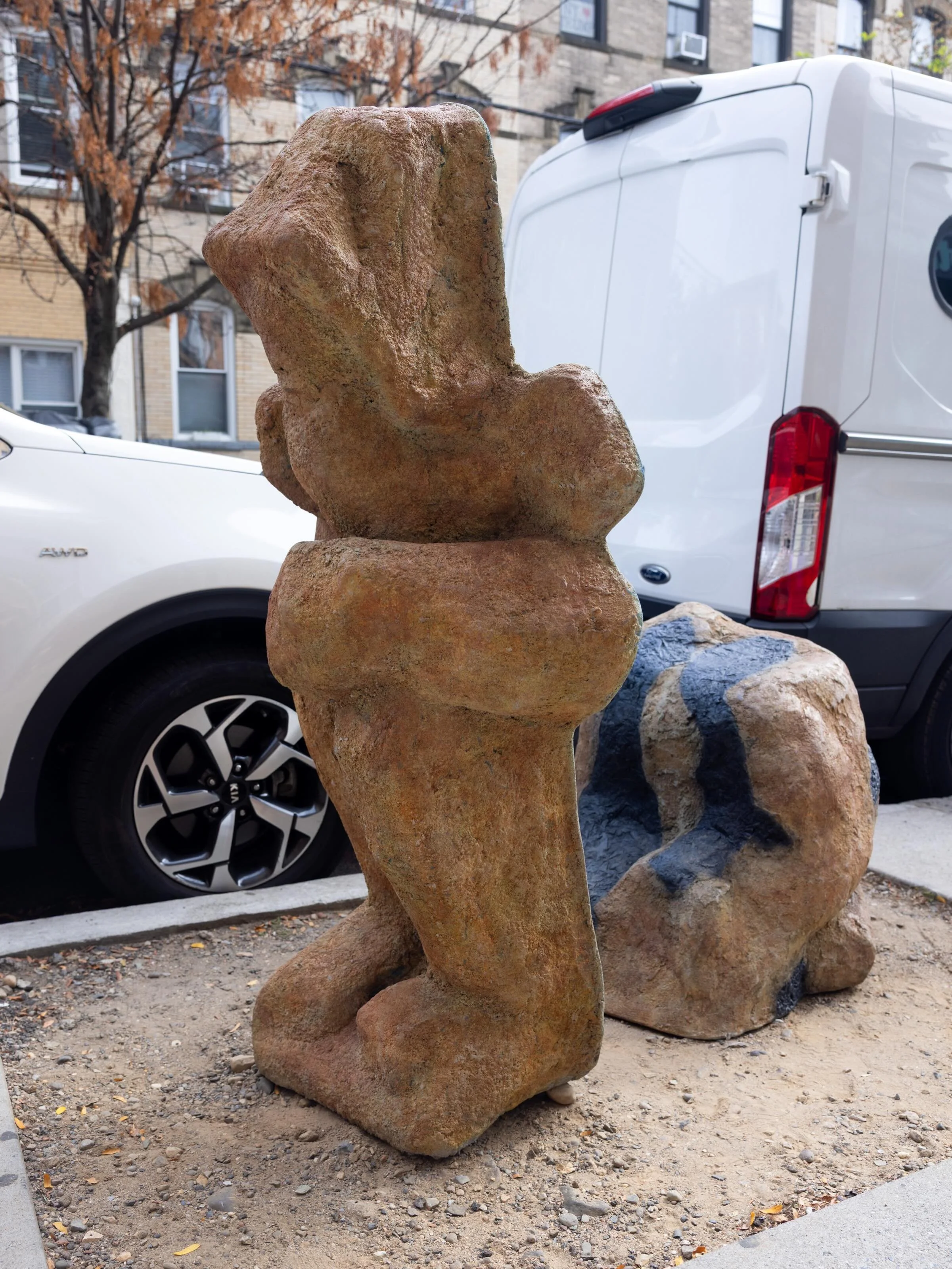 Tree Bed 3 @sarahdahlinger 
@fallowframesbiennial 2026

The Poet
Cement mortar, mineral pigments, thermochromic pigment
The Poet is a fossil of the future. An echo of Rodin&rsquo;s &ldquo;The Thinker&rdquo;, the sculpture holds an impression of a los
