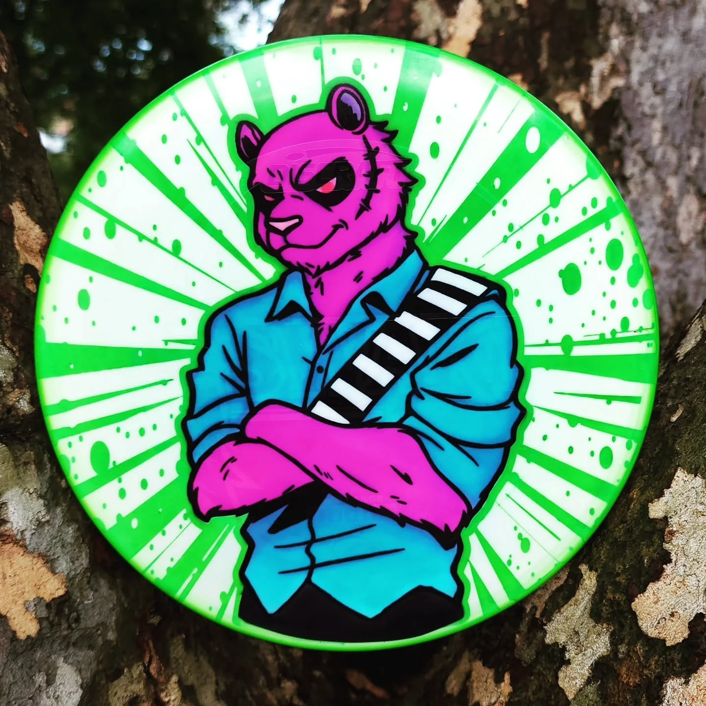 Who said pandas have to be black and white?

#discraft #swarm #discgolfart #dyediscs #discgolf #discgolfdyes #stencildye #dyersguild #discgolfdyers #dyeddiscsflybetter #illjustleavethishere #lofidyes