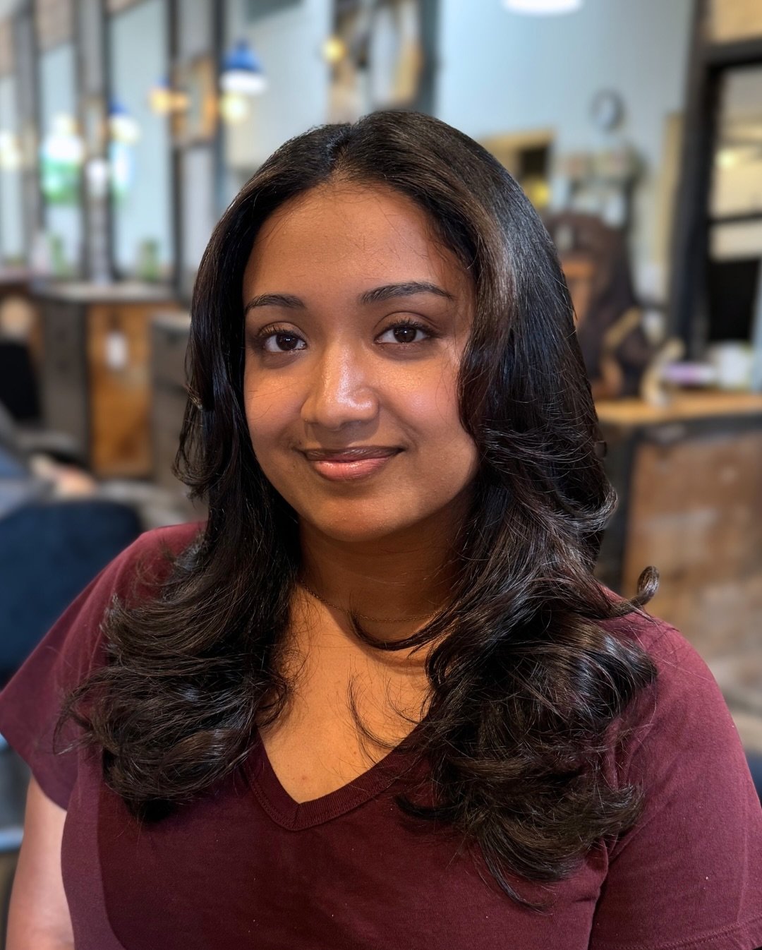 Soft chocolate brunette and soft bouncy layers 🍫

#dallashairstylist #dfwhairstylist #chocolatehair #richbrunette #dimensionalbrunette #longlayers