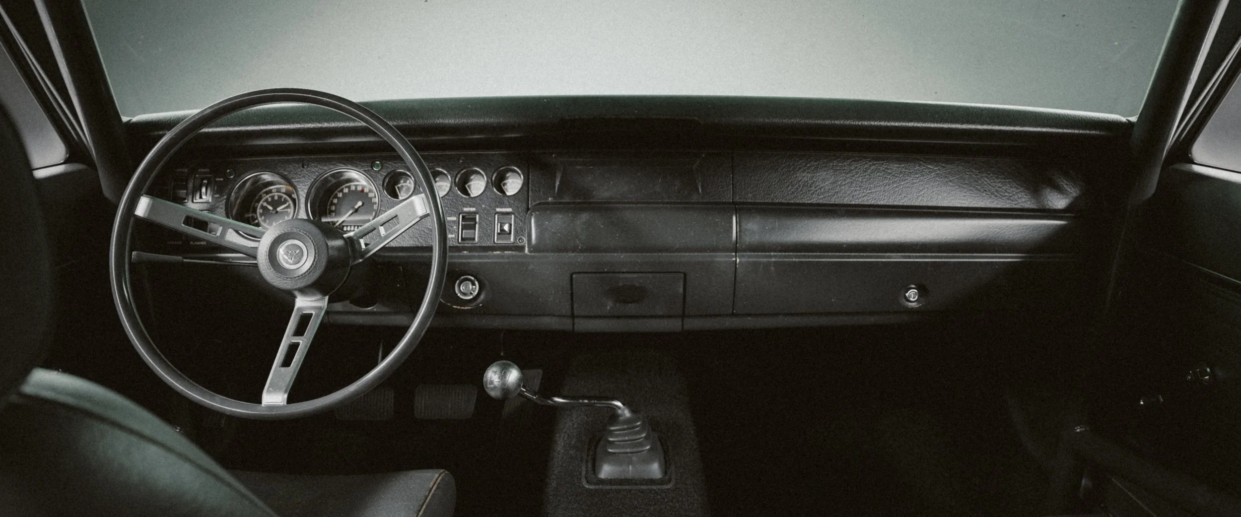 Charger_InteriorDetail_02.jpg