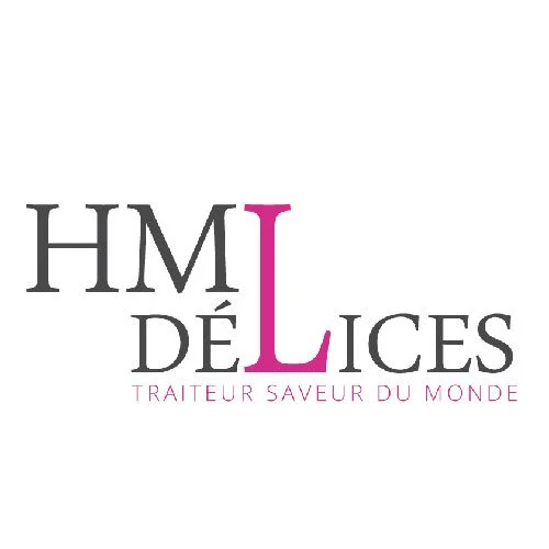 Logo de HM Délices, traiteur goûteur du monde, avec texte en noir et rose.