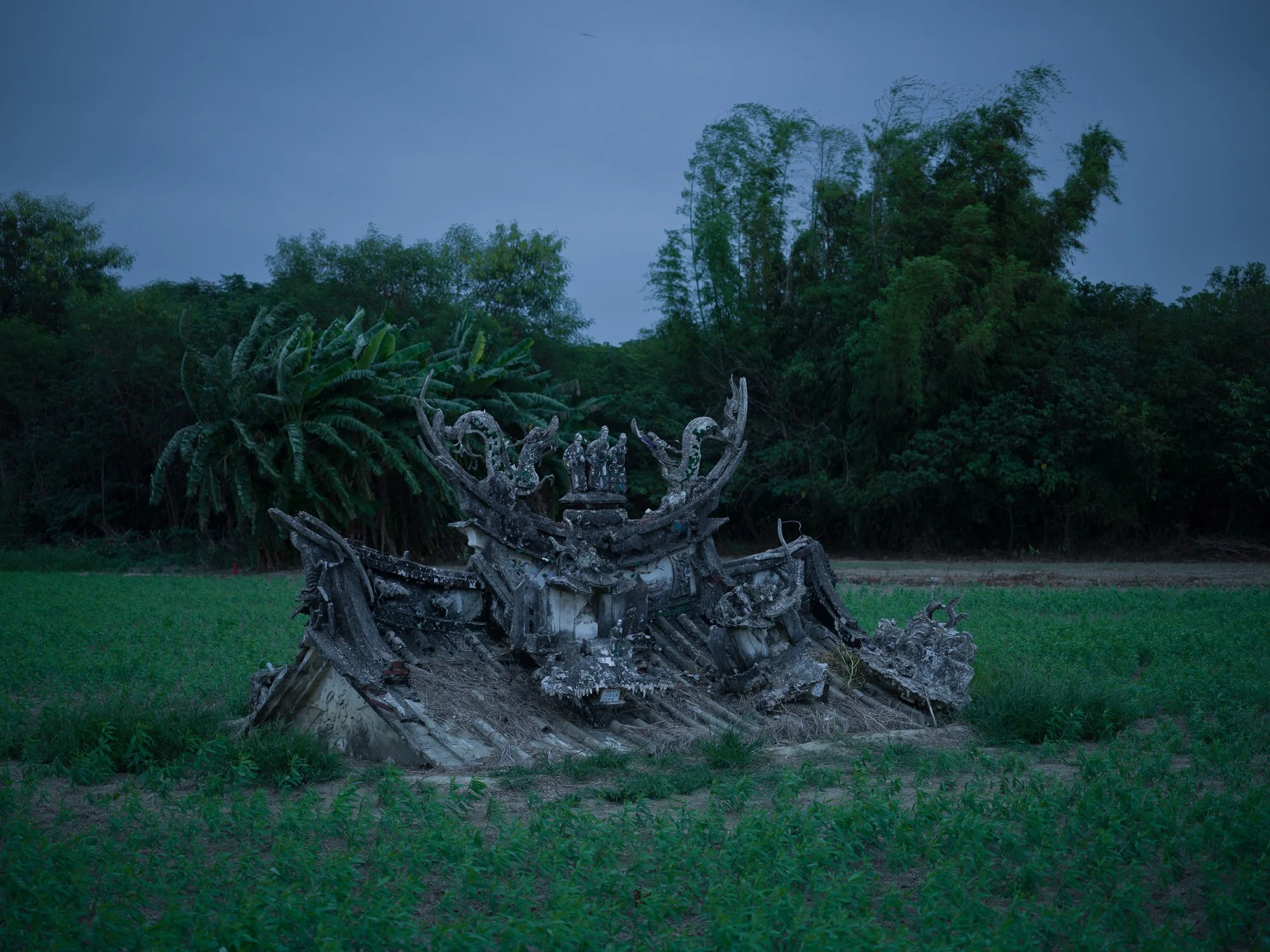 "A temple submerged by the river.

La̍k-kha, Jiayi, Taiwan 2023."