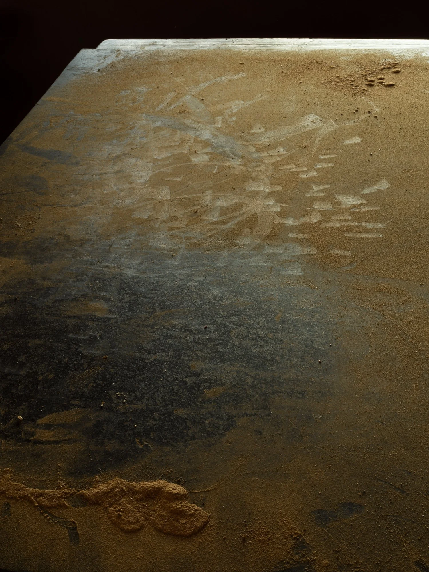Traces of inquiry where Tâng-ki (spirit medium) draw glyphs to convey deities' instructions. 

Sai-káng, Tainan, Taiwan, 2021.