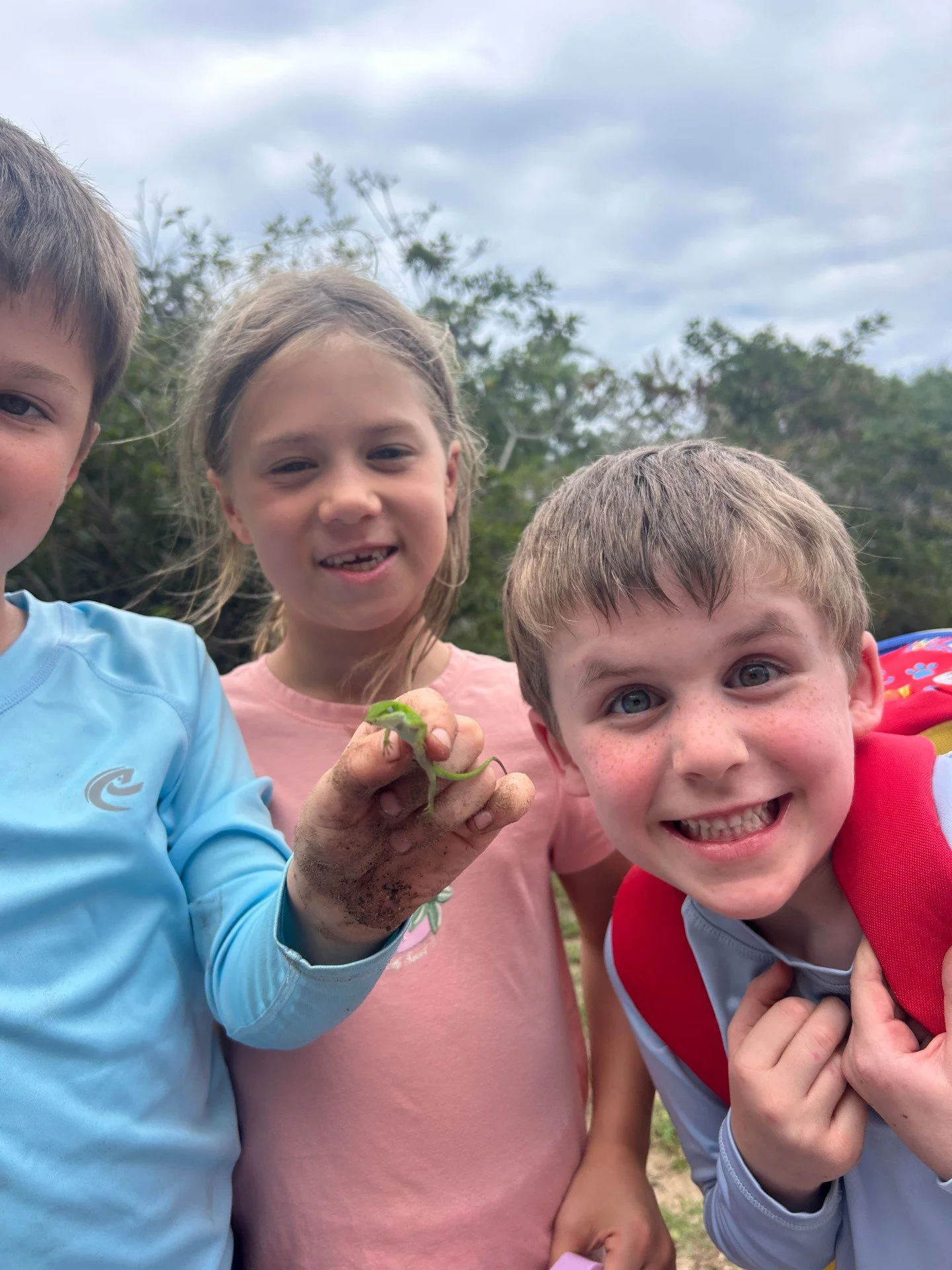 That "holy cow, I just caught a lizard!" feeling 🦎😎☀️

#outdoorOT #naturebasedtherapy #charlestonsc #charlestonmoms #occupationaltherapy