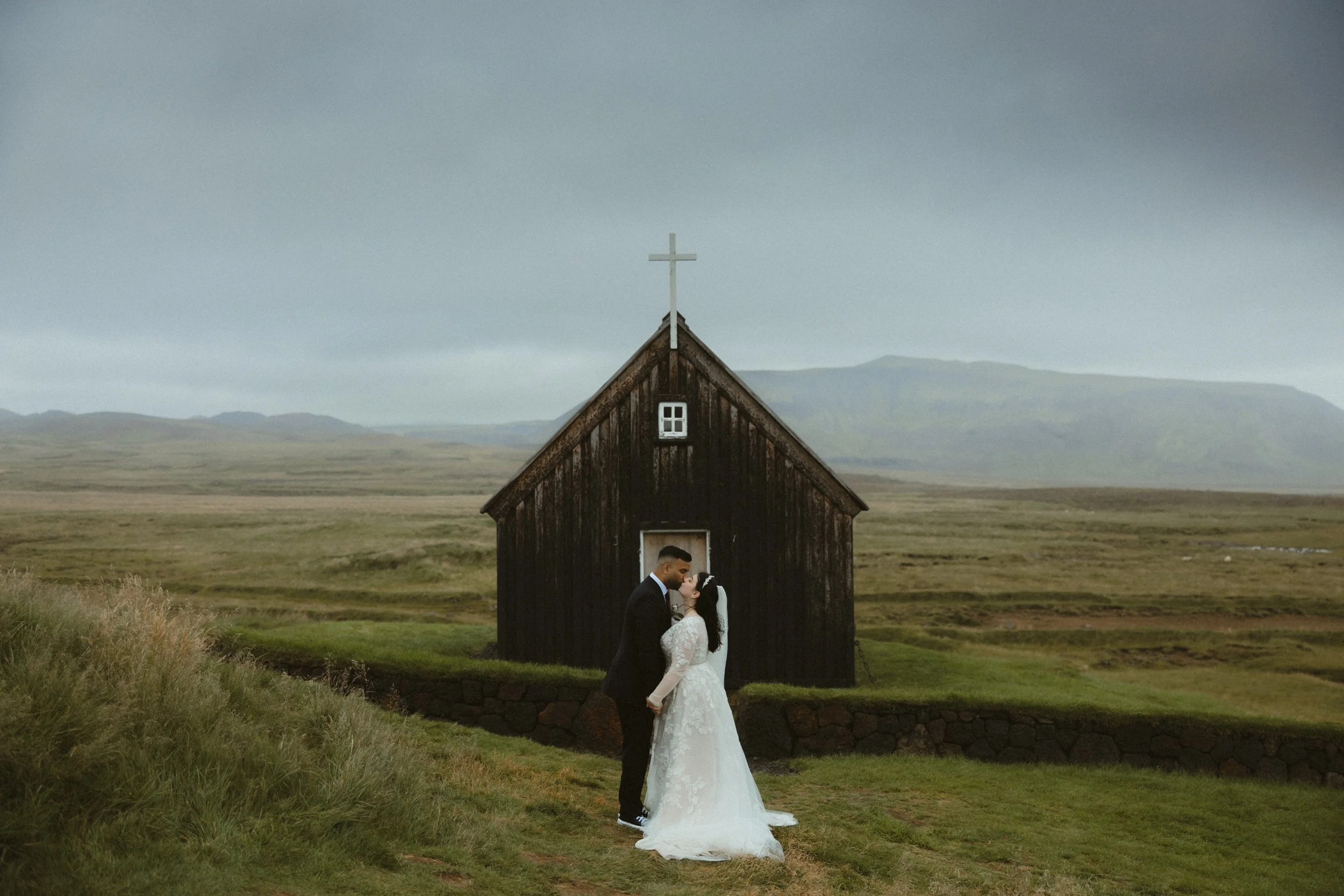 m_t_reykjanes_elopement_iceland (24 of 28).jpg