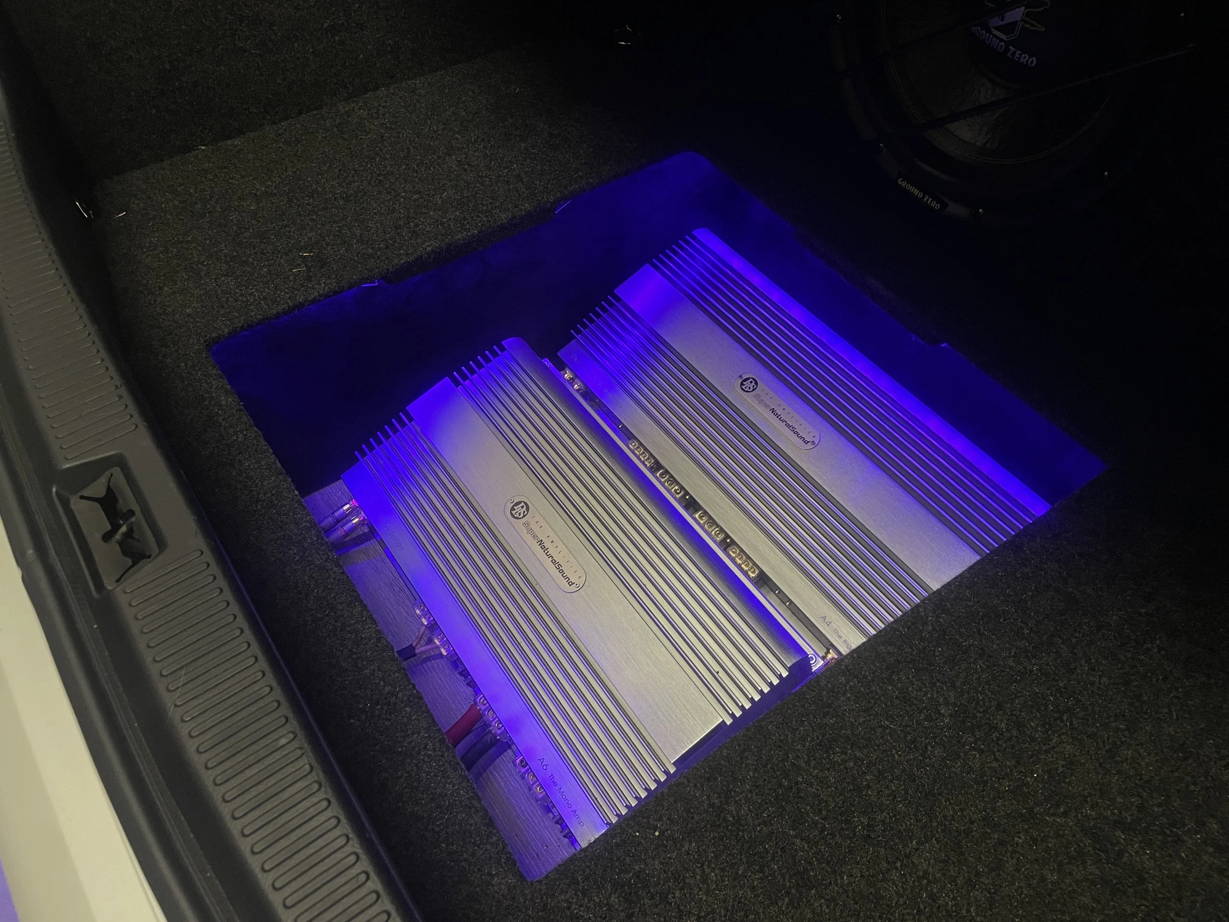 Auton lasien laadukas tummennus Jyväskylässä, hinnat sisältävät autosi noudon sekä toimituksen kotipihaasi! Meiltä on mahdollista saada myös sijaisauto!