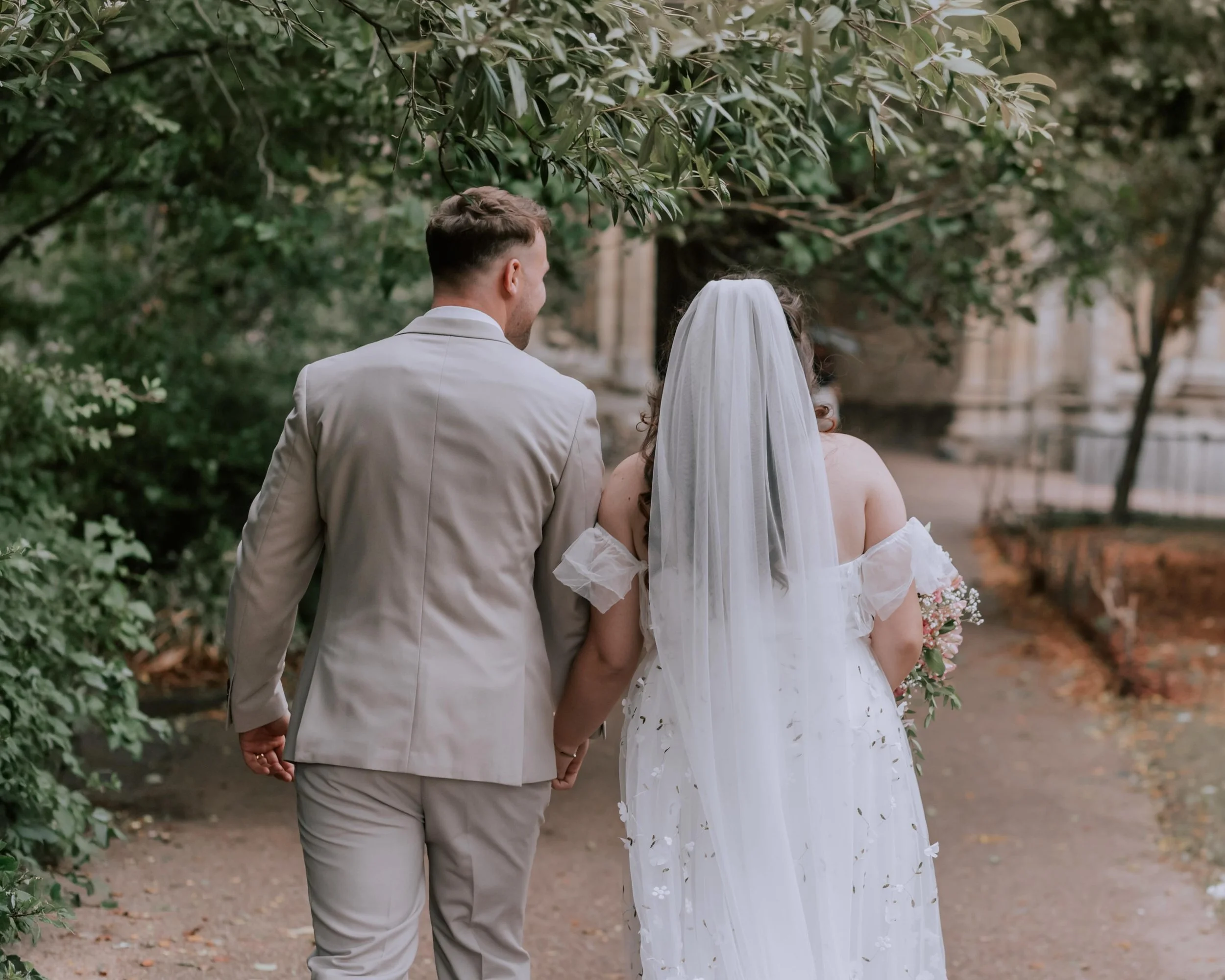 No posing, no pressure, just two people choosing each other 🌿🍃

#suffolkphotographer #weddingphotographer #nature #love