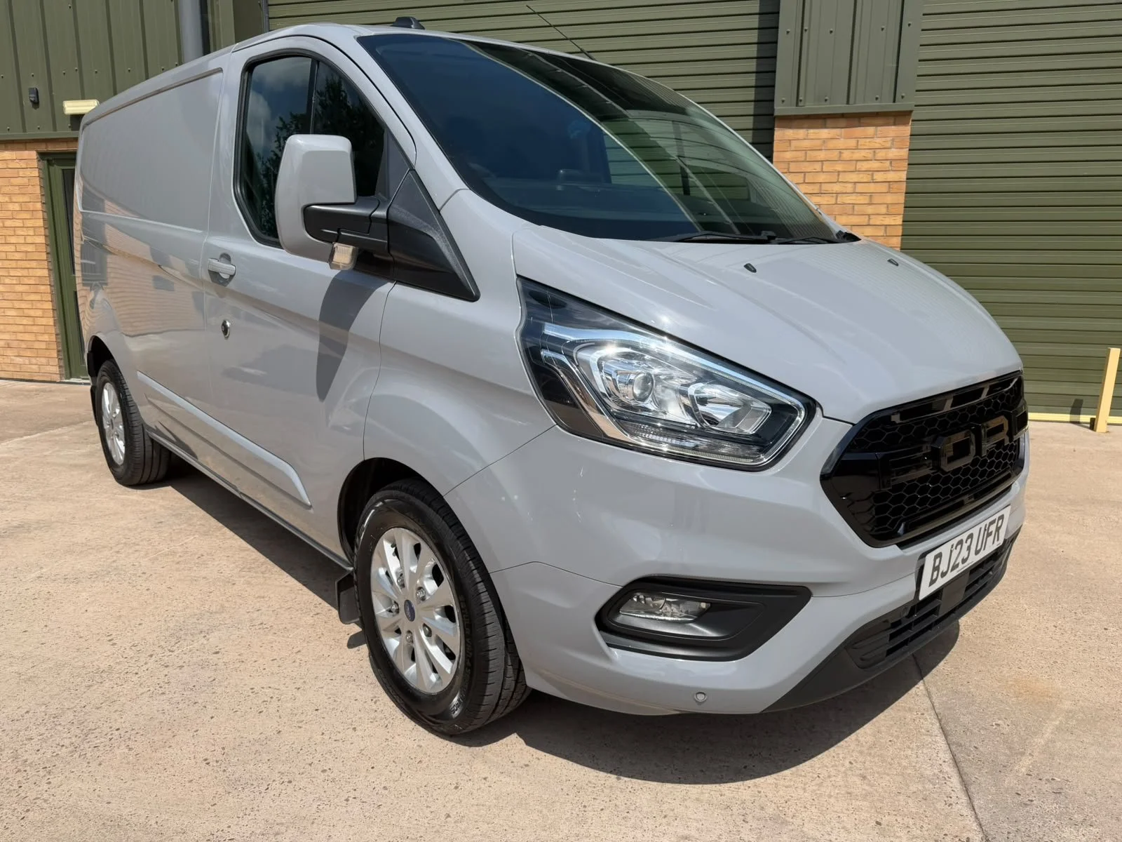 Ford Custom Limited - Grey Matter