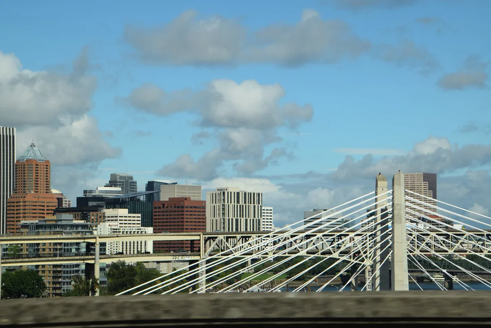   We rijden bij Portland met de dubbeldekker brug  