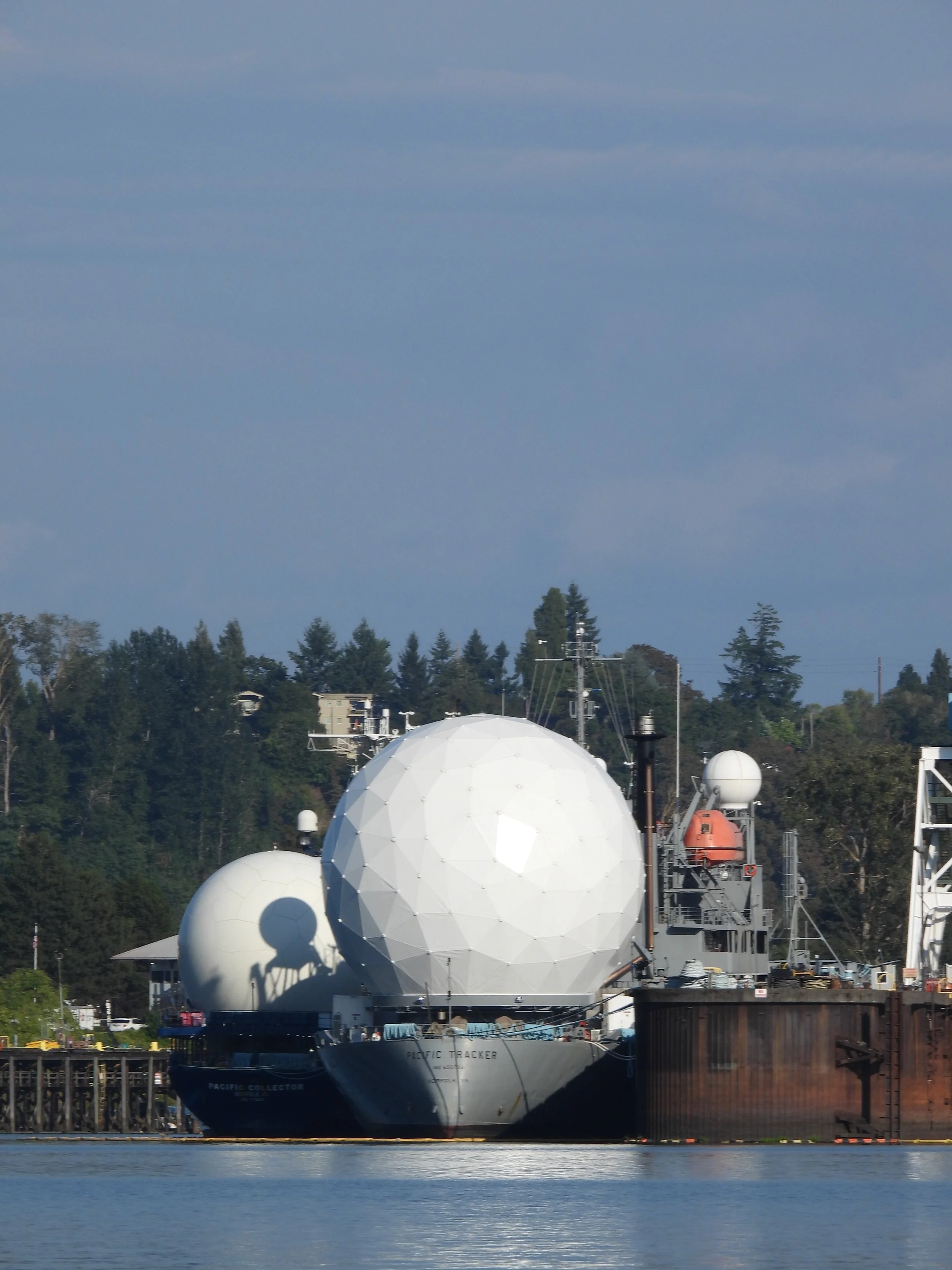   Dit is de SS Pacific Tracker, bedoeld om raketten te volgen voor de US Military  