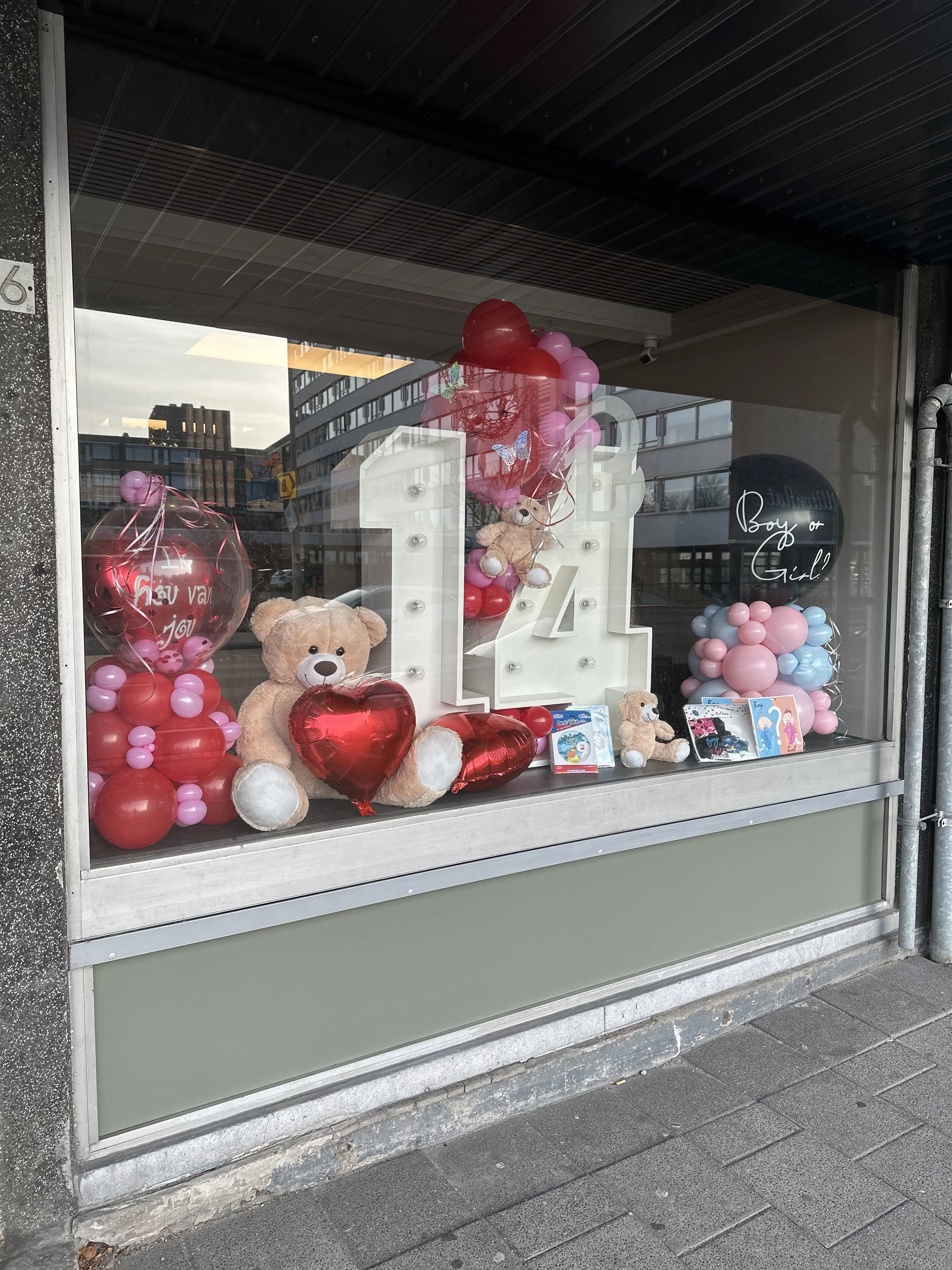 ballonnen Vlaardingen  ballonwinkel Vlaardingen  helium ballonnen Vlaardingen  ballon decoratie Vlaardingen  ballon cadeau Vlaardingen  Ballon by Lea  Valentijn ballonnen Vlaardingen