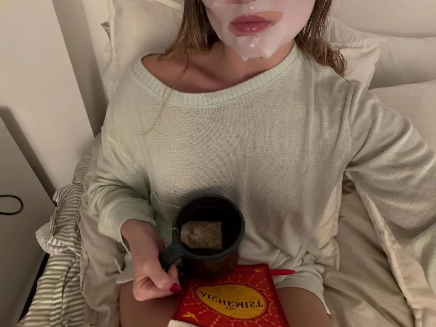 What a lovely weekend ❄️💌

Friday we found a new favorite cafe, Gem Home - so cozy inside and the perfect WFH spot. Then Virginia&rsquo;s for Ally&rsquo;s birthday&hellip; unreal. 

Saturday was slow and sweet: drinks with Tag, sushi, baked cookies 