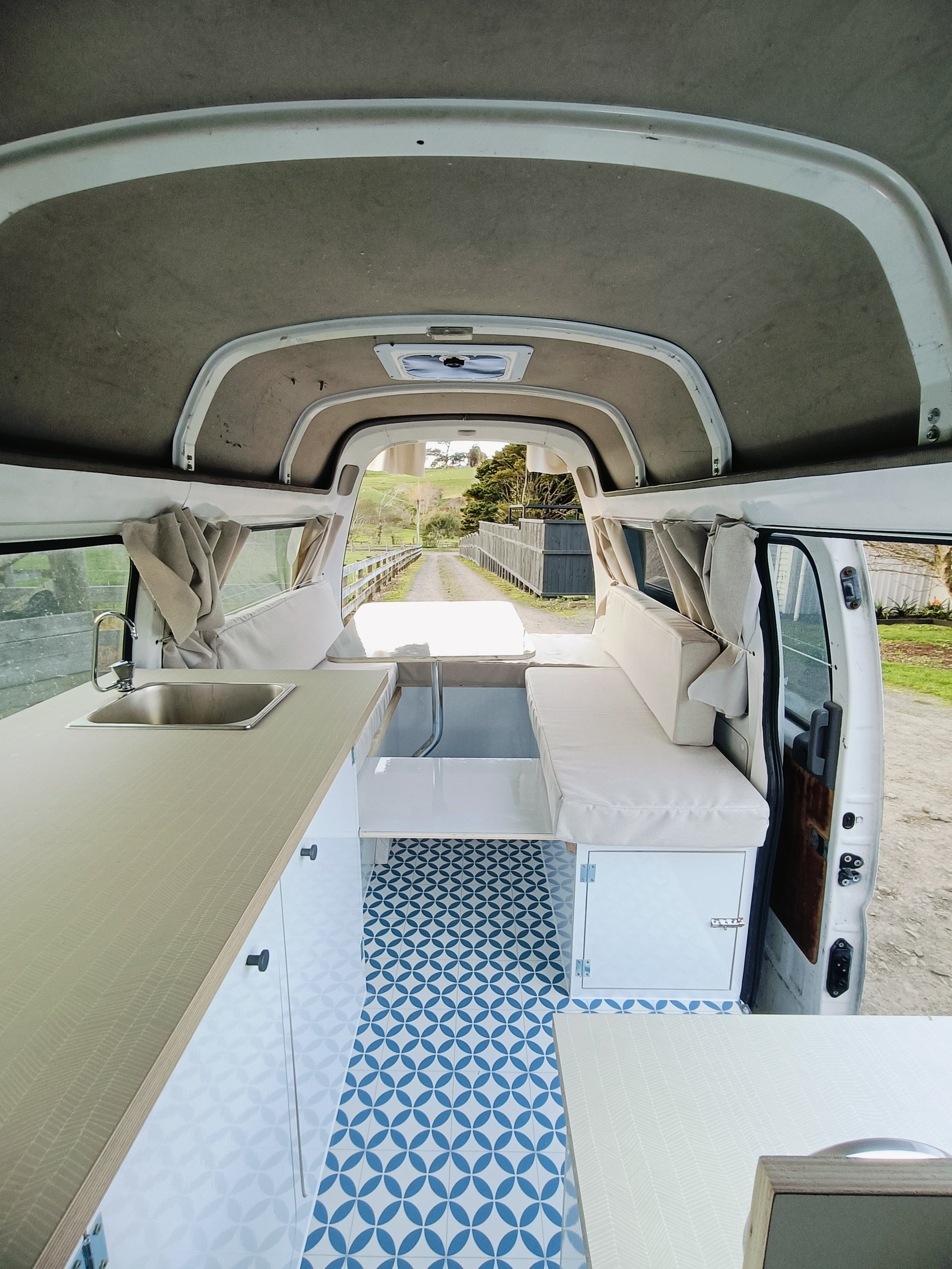 2006 Nissan Caravan High-Roof, NZ$ 26.500