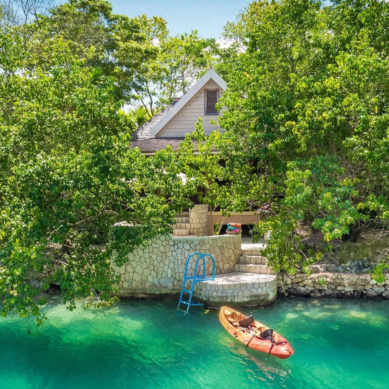 &lsquo;Chic &amp; Uncomplicated&rsquo; @goldeneye new to @accom.com_ 
.
.
Images courtesy of @goldeneye 
.
.
.
#jamaica 
#oracabessa 
#goldeneye 
#accomstays