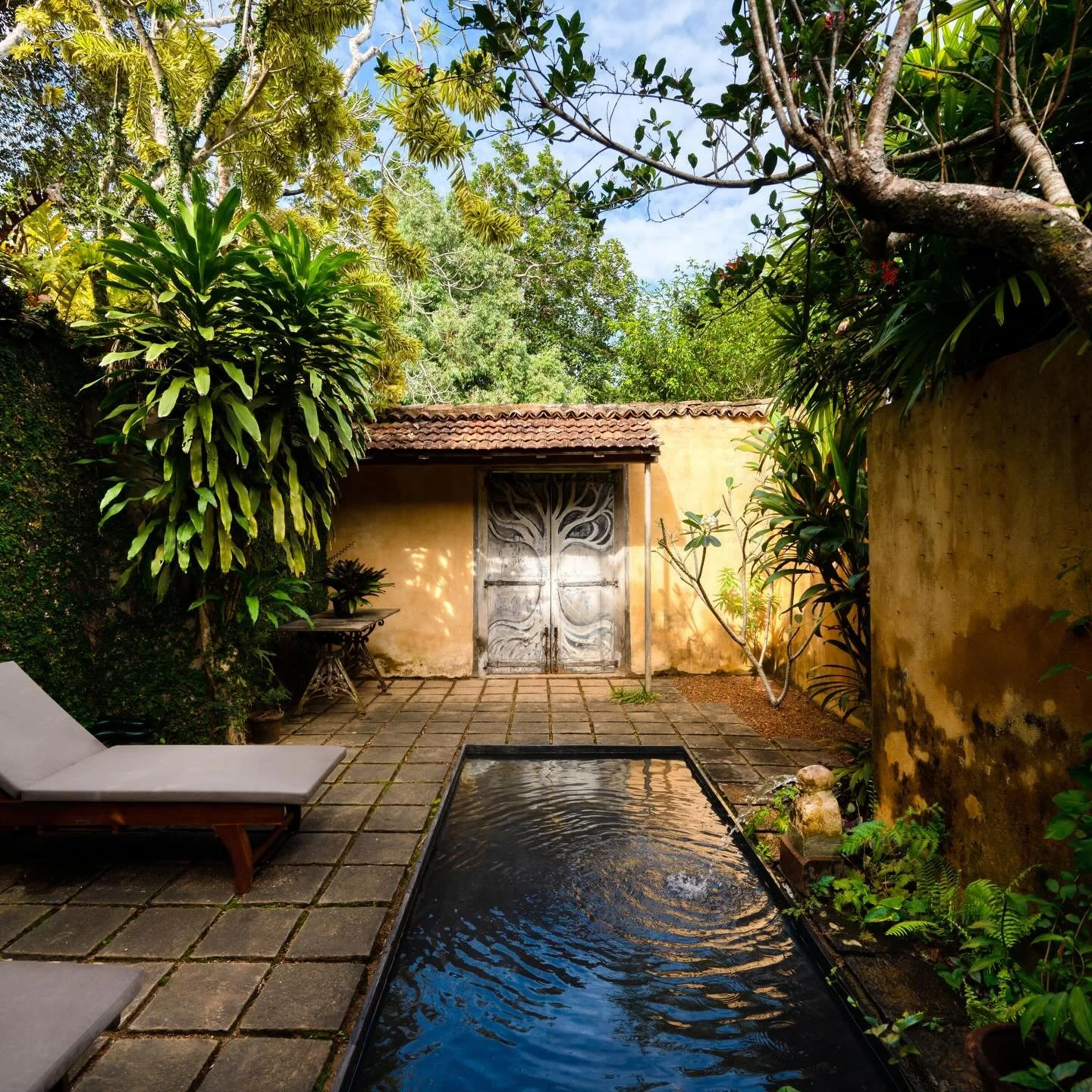 A Captivating Country Estate&rsquo; @teardrop_hotels new to @accom.com_ 
.
.
Images courtesy of @teardrop_hotels 
.
.
.
#srilanka 
#bentota 
#lunuganga 
#teardrophotels 
accomstays