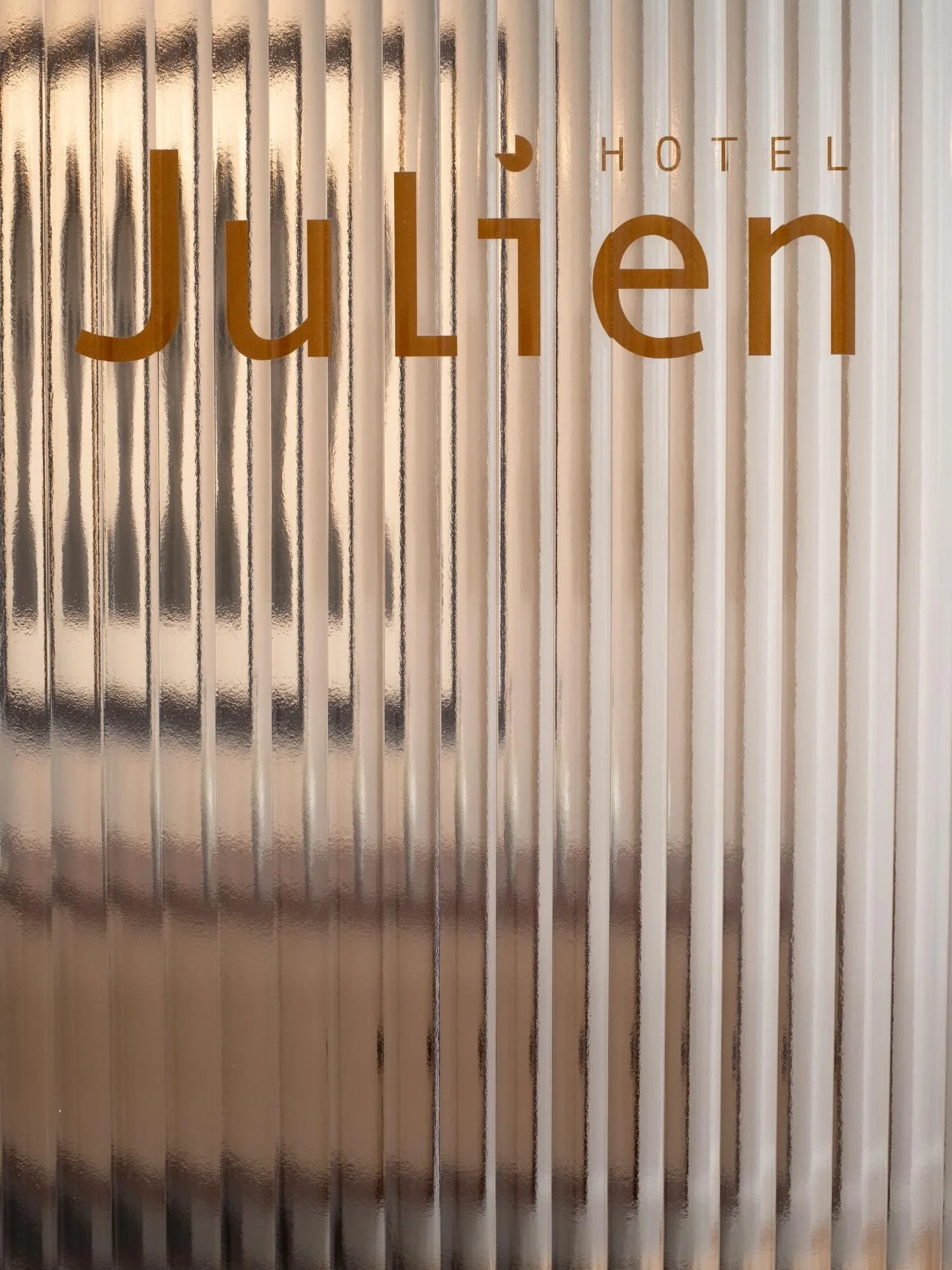 &lsquo;An Intimate Stay&rsquo; @hoteljulien new to @accom.com_ 
.
.
Images courtesy of @hoteljulien 
.
.
.
#belgium 
#antwerp 
#hoteljulienantwerp 
#accomstays