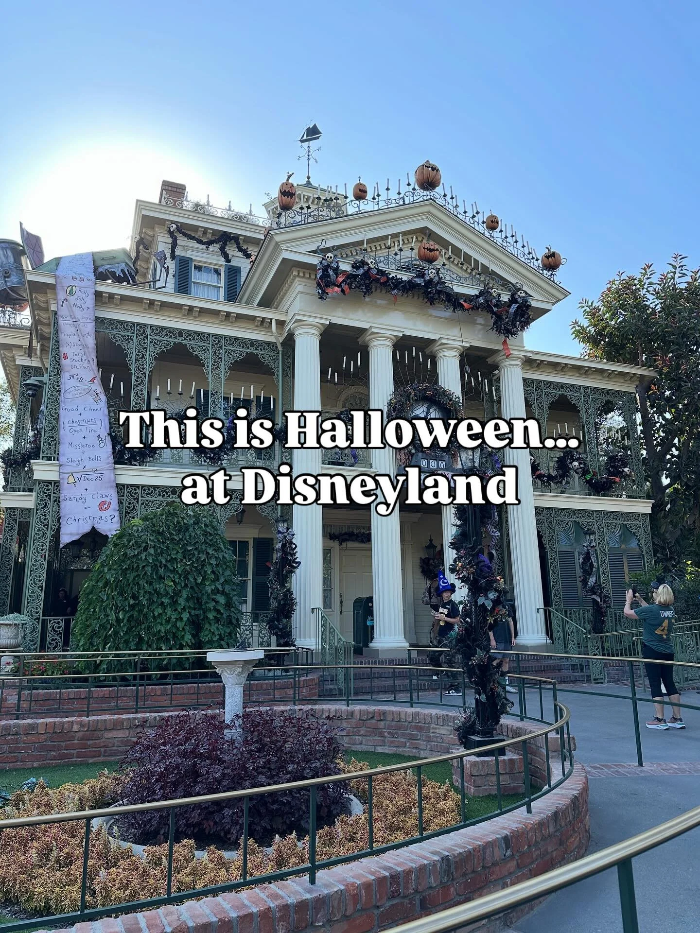 Halloween at Disneyland 

Sharing my Halloween photo dump in honor of Halloween week 🎃 This season flew by &mdash; maybe because I only made it to the parks once!

Christmas starts November 14th&hellip; and at this rate, it&rsquo;ll be 2026 before w