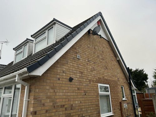 WHITE UPVC FASCIAS SOFFITS GUTTERING & DRY VERGE CLIPS REPLACEMENT