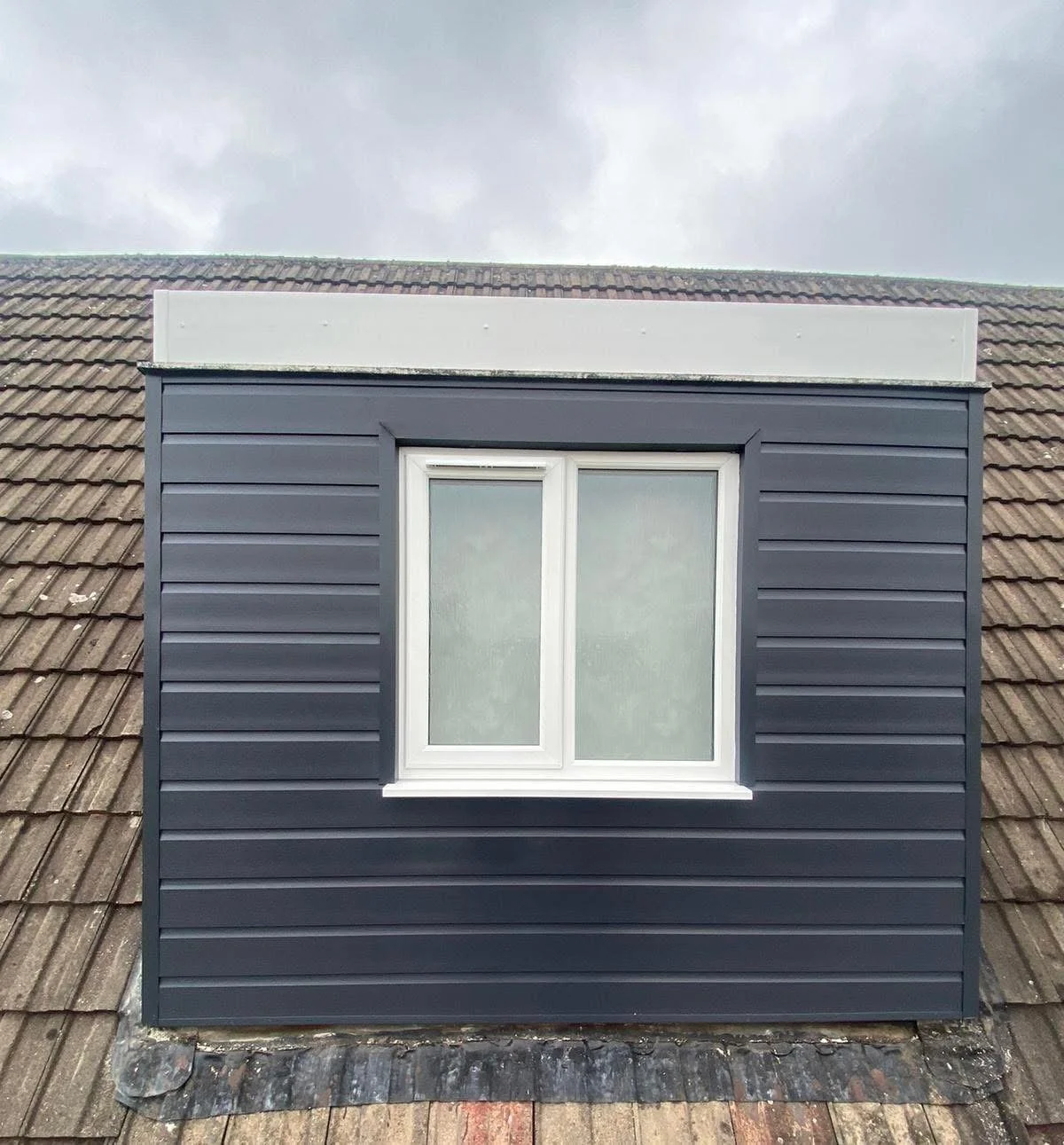 ANTHRACITE GREY SHIPLAP CLADDING INSTALLATION