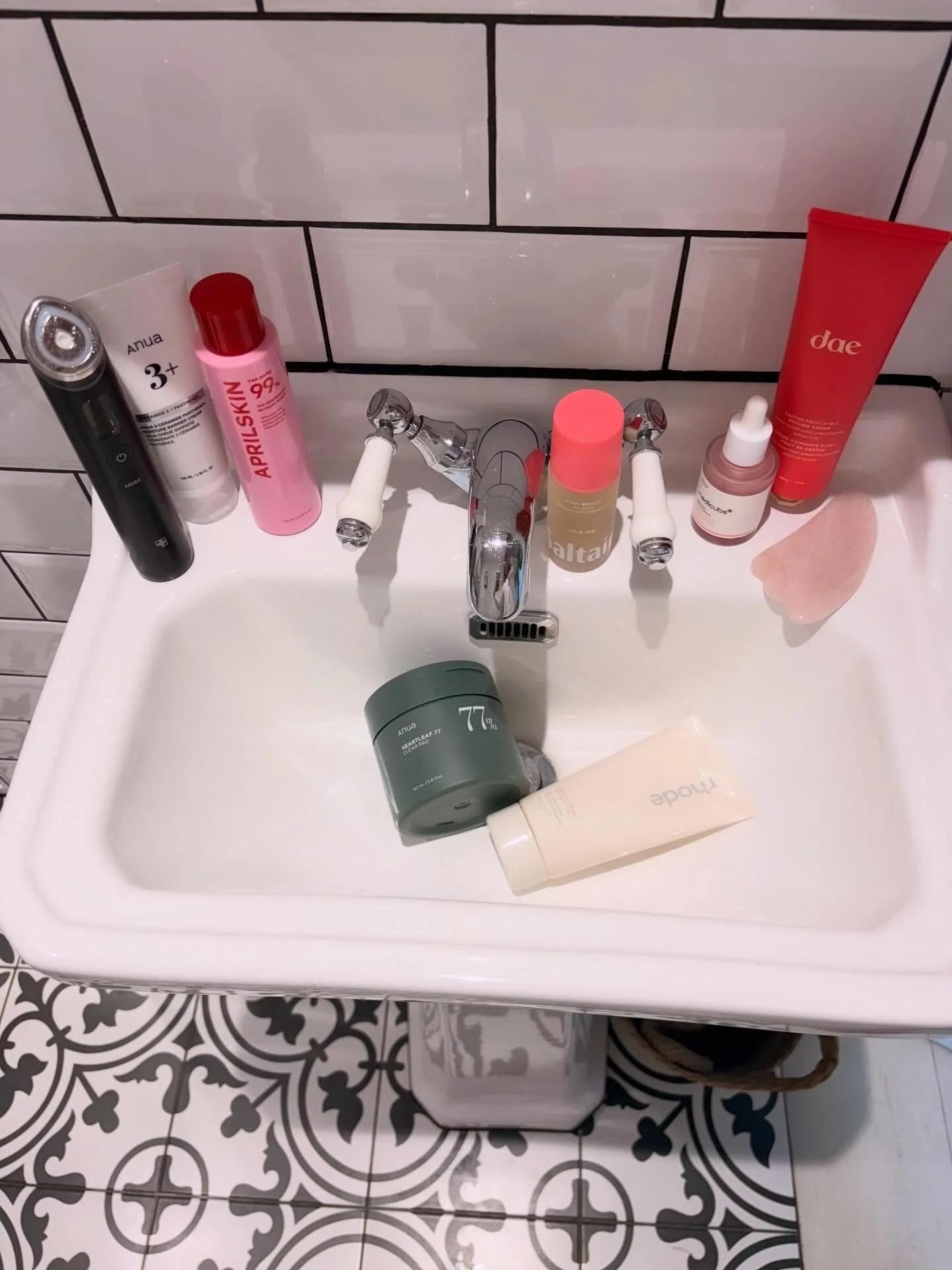 Unfortunately there&rsquo;s no Skinimalism &ldquo;skin&rdquo; + &ldquo;minimalism&rdquo; round here 👀