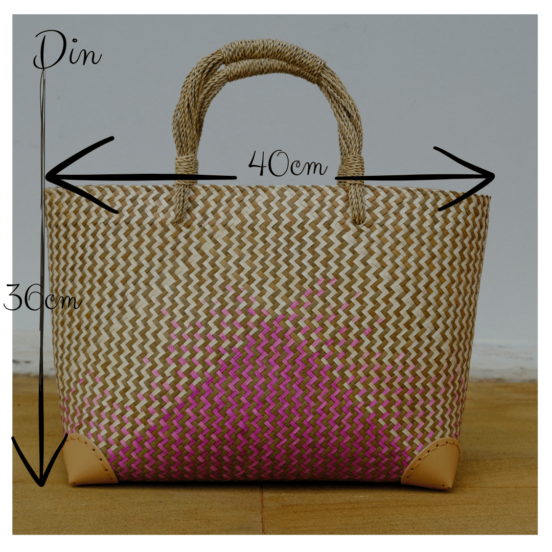 Front-facing view of the tote with measurement overlay showing 40cm width and 30cm height, highlighting its spacious design.