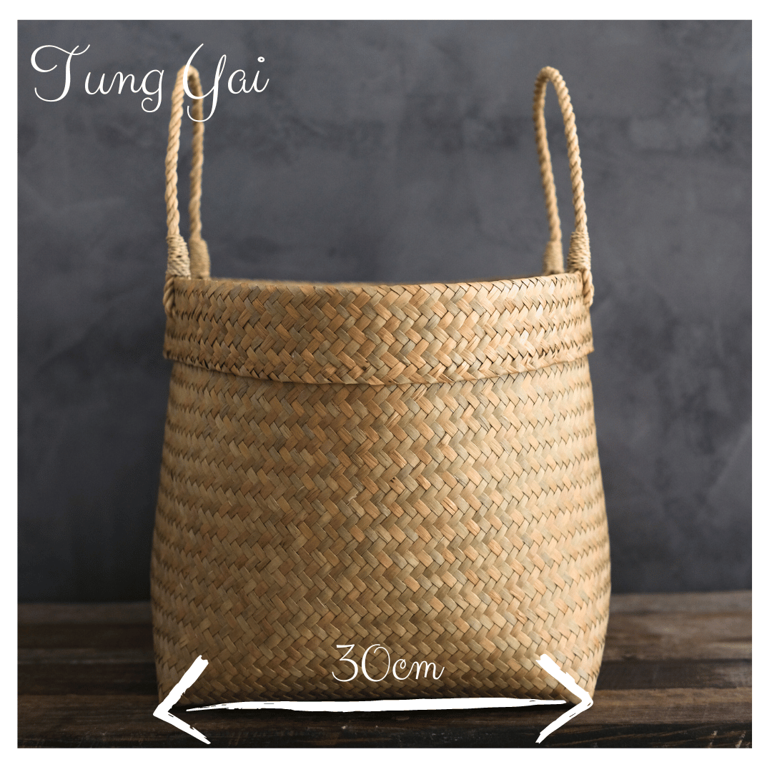 Side view of the Tung Yai basket with arrows indicating a 30cm width, showcasing tightly handwoven detail.