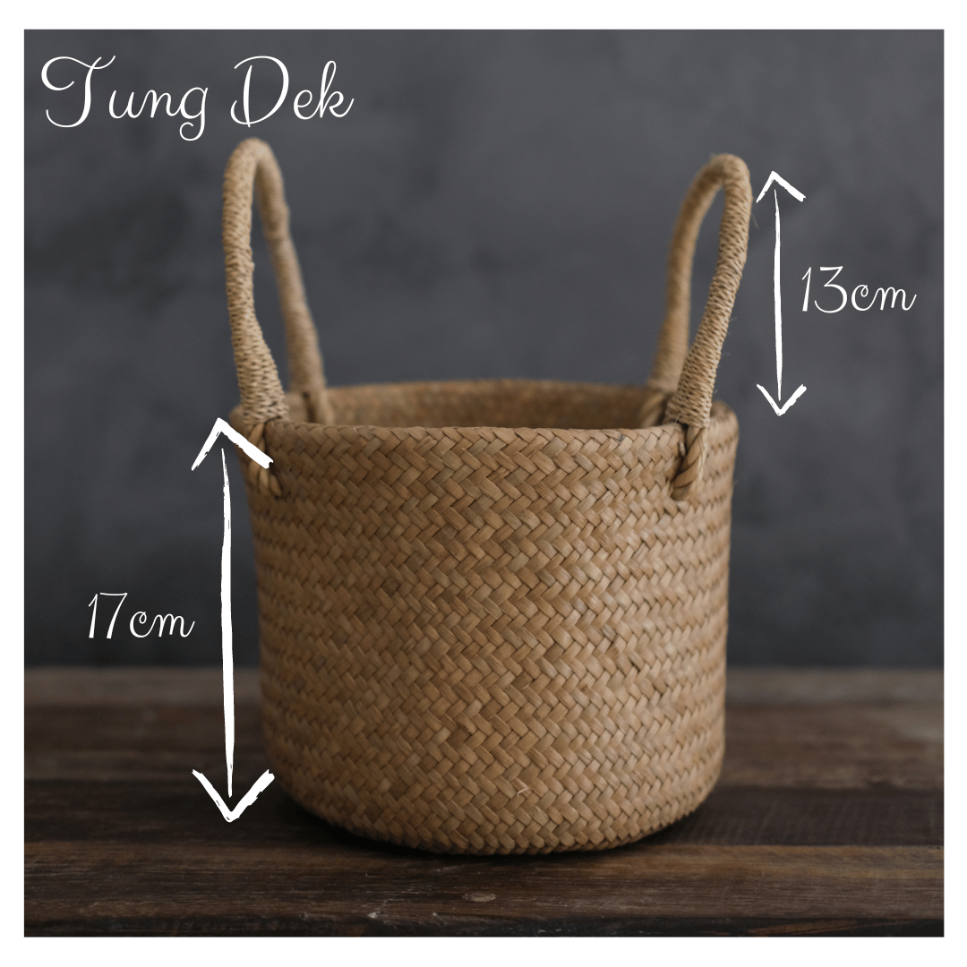 Studio image showing the Tung Dek’s proportions, with handle height and overall dimensions marked for reference.