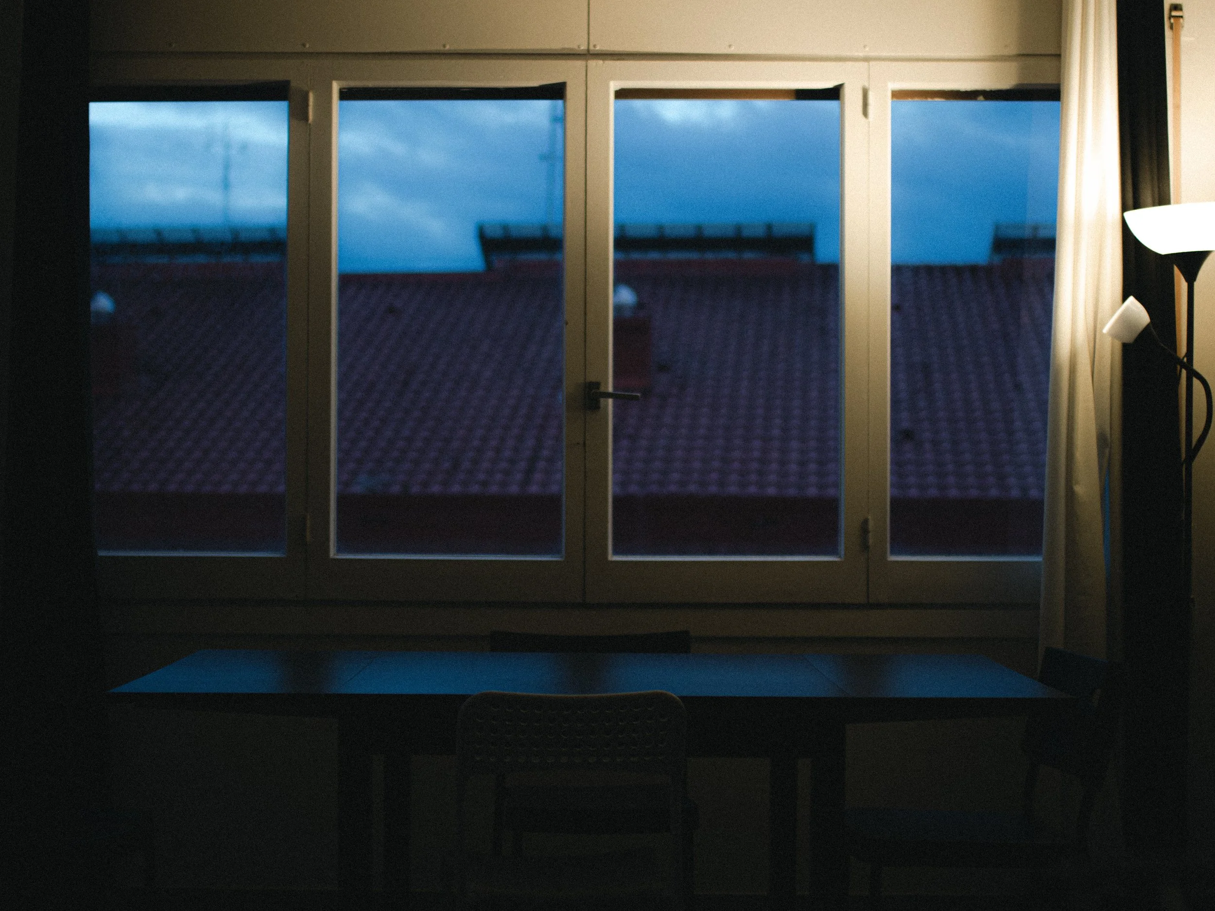 anochecer en la mesa.jpg