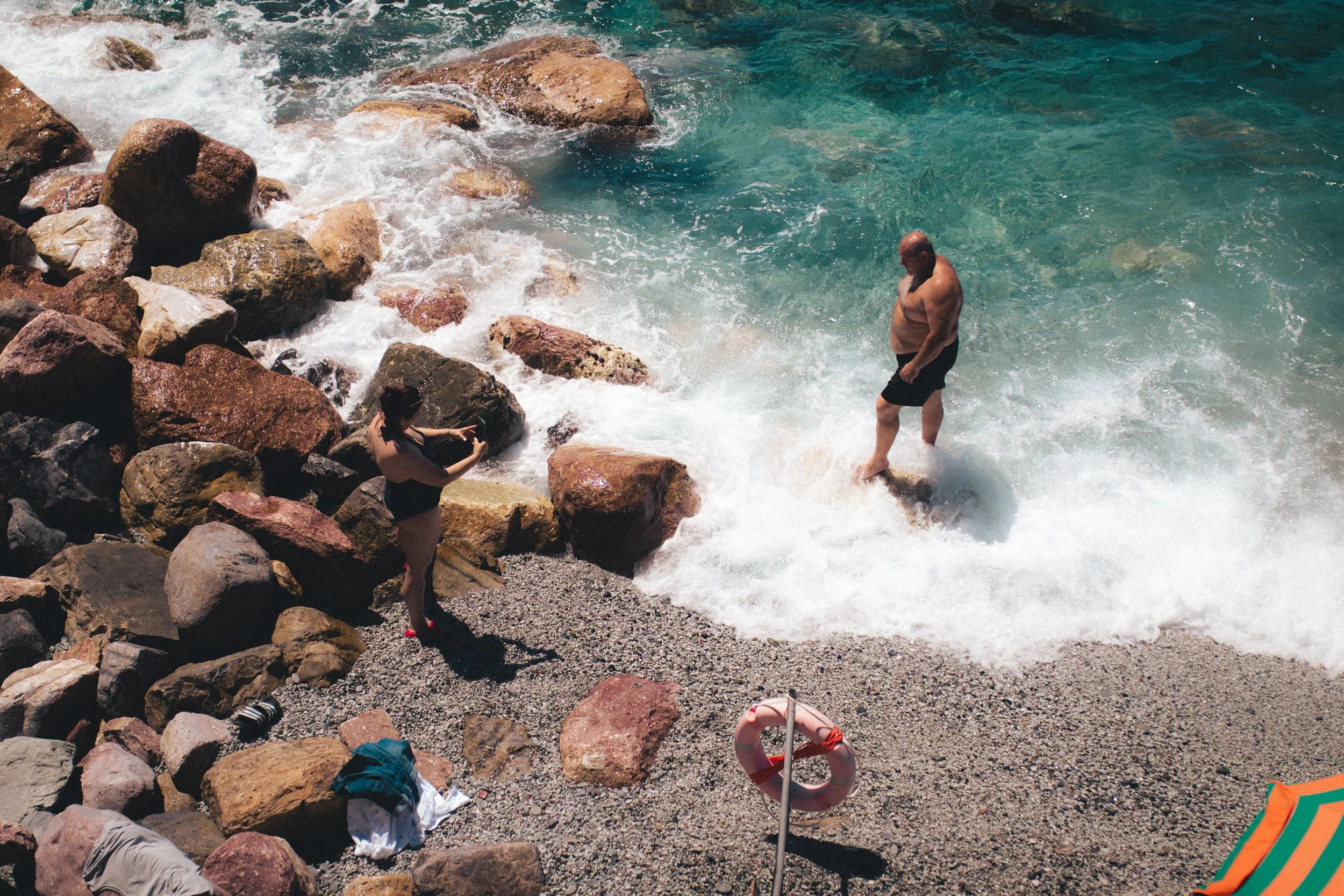posando en la playita.jpg