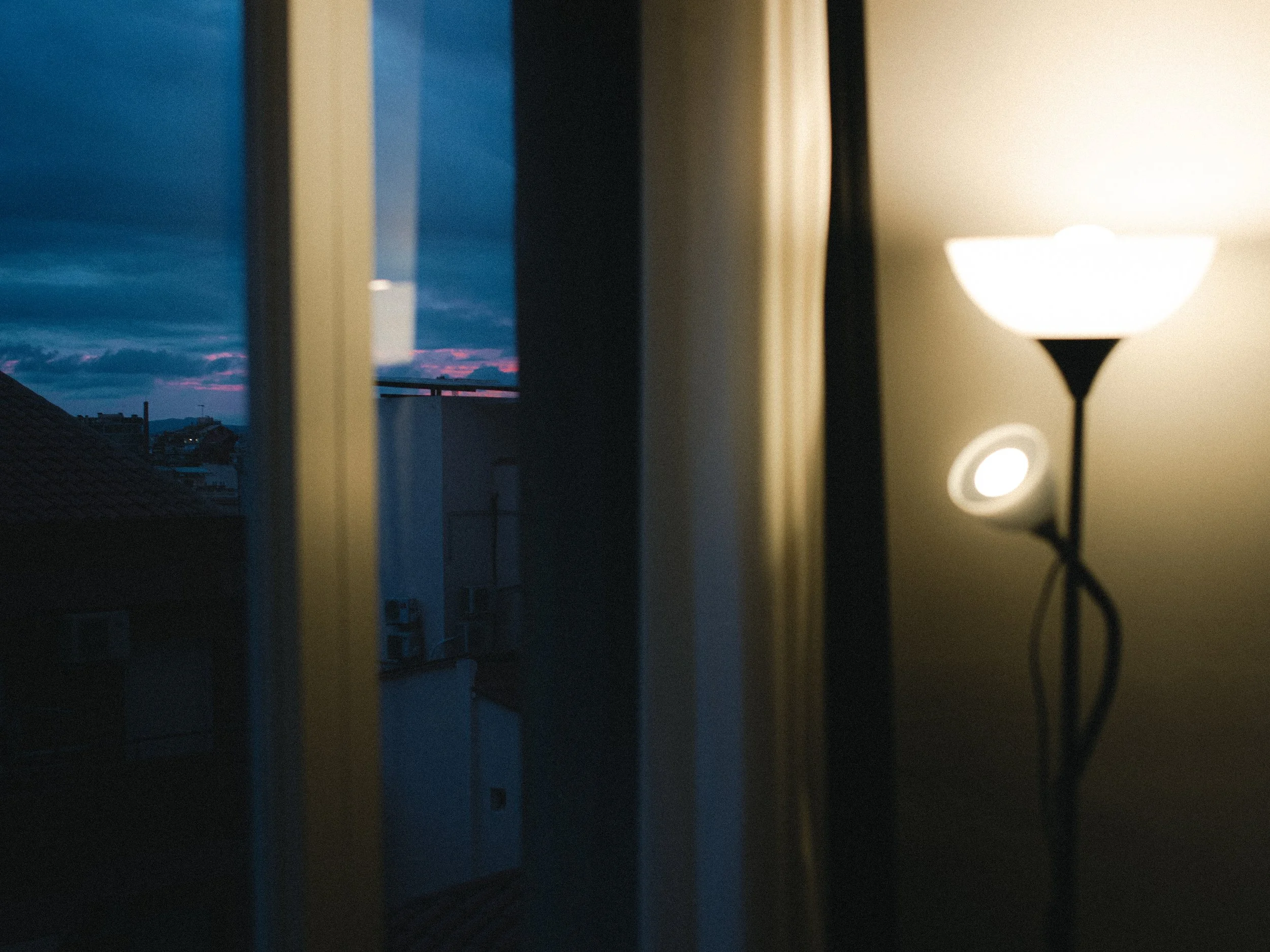 otra lámpra y un anochecer.jpg