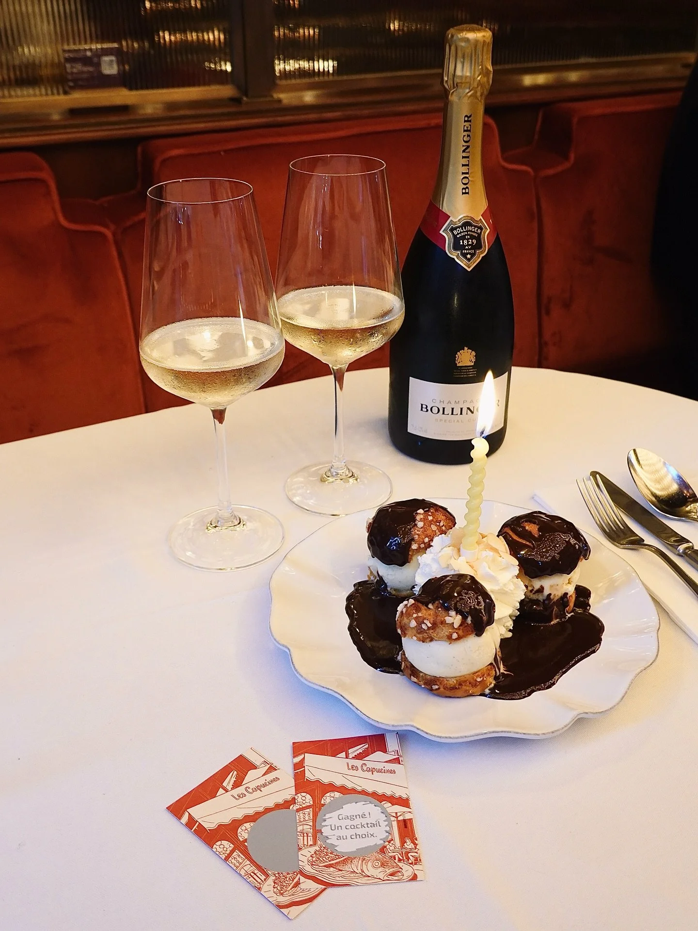 [ BREAKING NEWS ] 
Chaque personne qui f&ecirc;te son anniversaire au restaurant Les Capucines se verra offrir &laquo;&nbsp;LA CARTE CHANCE&nbsp;&raquo; 🎁 Une sublime carte &agrave; gratter qui vous permet de gagner un lot &agrave; consommer le jour