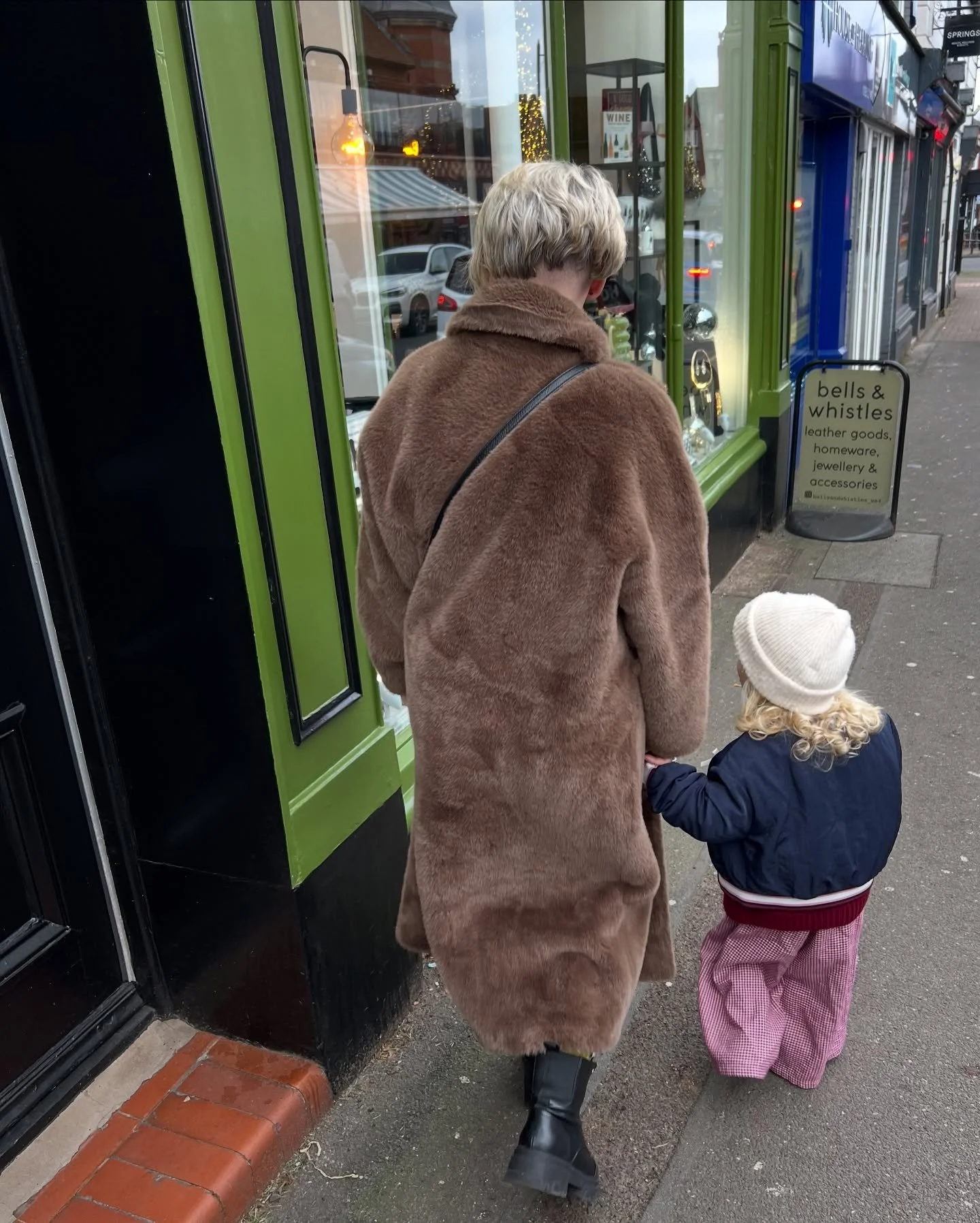 pov: it&rsquo;s the days between Christmas &amp; new year where you&rsquo;ve forgotten what day it is but you&rsquo;ve not forgotten how to look cosy &amp; chic!! 

Shop the archive now for your winter staples 💫