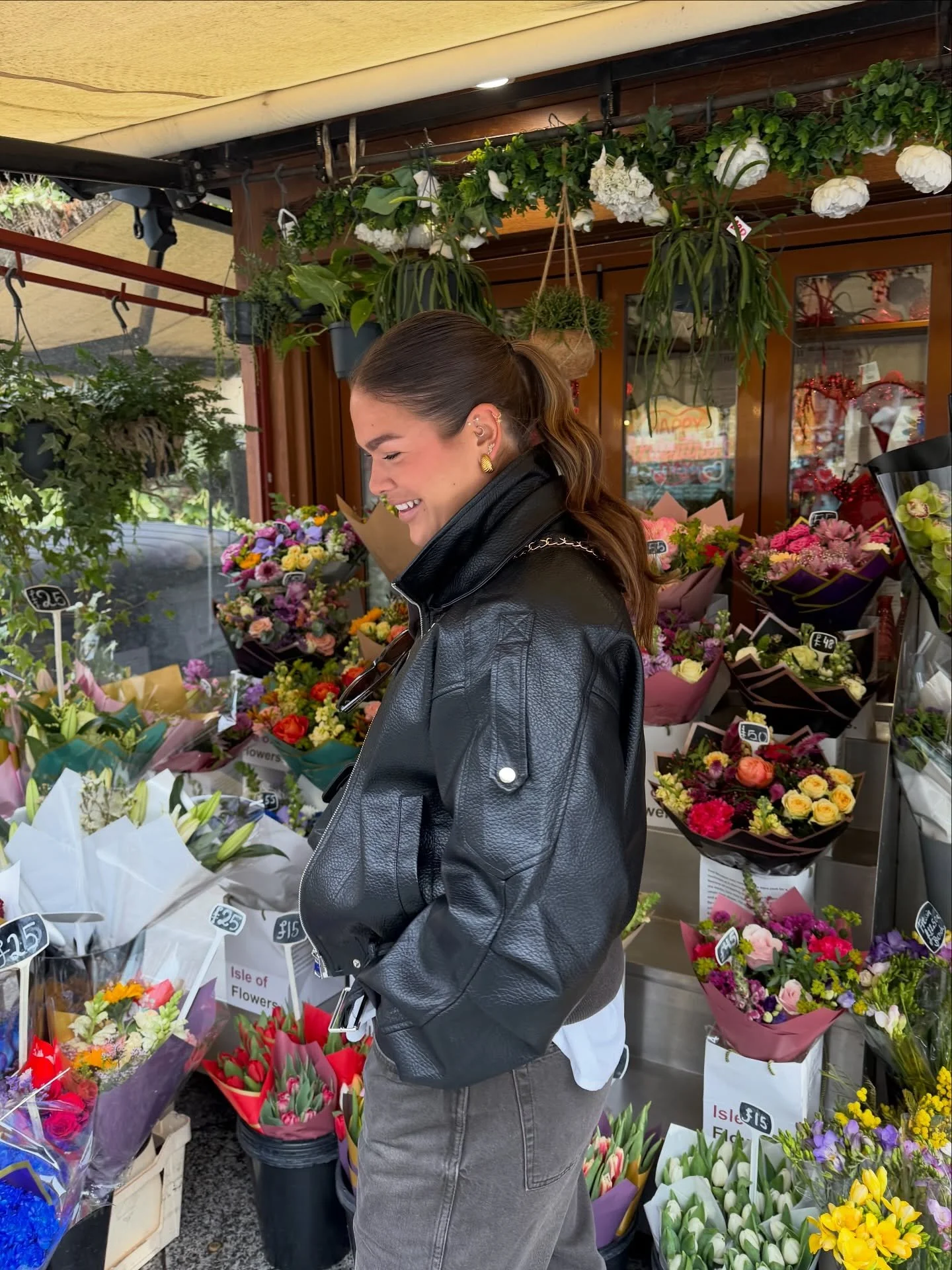 a feb/march/ part of april behind the boutique update 😆 business highlights mixed with a few personal updates 🥰💍☀️🌷

1 - my sister styling our AW Lyra Jacket outside a gorgeous London florist back in Feb !
2 - our annual Barbados trip end of Feb 