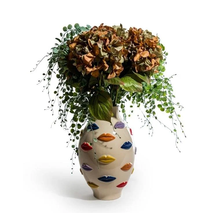lips vase.jpg