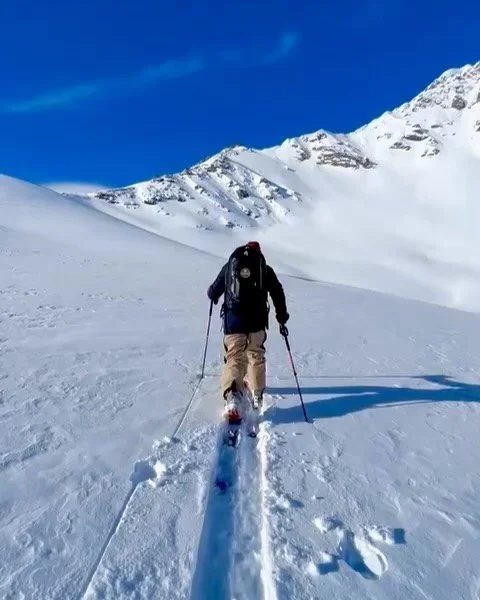 🌟Ski Touring Day! ❄️
 
When the opportunity comes, nothing beats heading off into the mountains with great friends for a day of stunning scenery, total tranquility and epic descents. 🌞🏔️ 
 
If you fancy giving this a try, why
