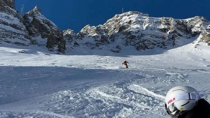 What a start to 2025 - fresh snow, sunshine and fabulous clients!!! ❄️☀️🏔️ 
 
A huge pleasure skiing with this lovely family, and inspiring the next generation of powder hounds!!! 🎿
#valdisere #tignes #elevation_ski #powderskiing