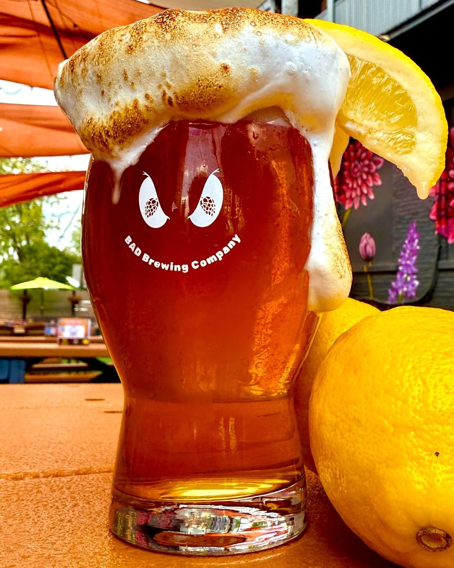 Happy hump day! K.J. has outdone himself again with this delectable 𝐋e𝐦o𝐧 𝐌e𝐫i𝐧g𝐮e M𝐞a𝐝, on tap now... Stop in tonight for BINGO with Dusty from 7-9pm to try it, or get yours to-go in cans or growlers. You deserve a little treat in the middl